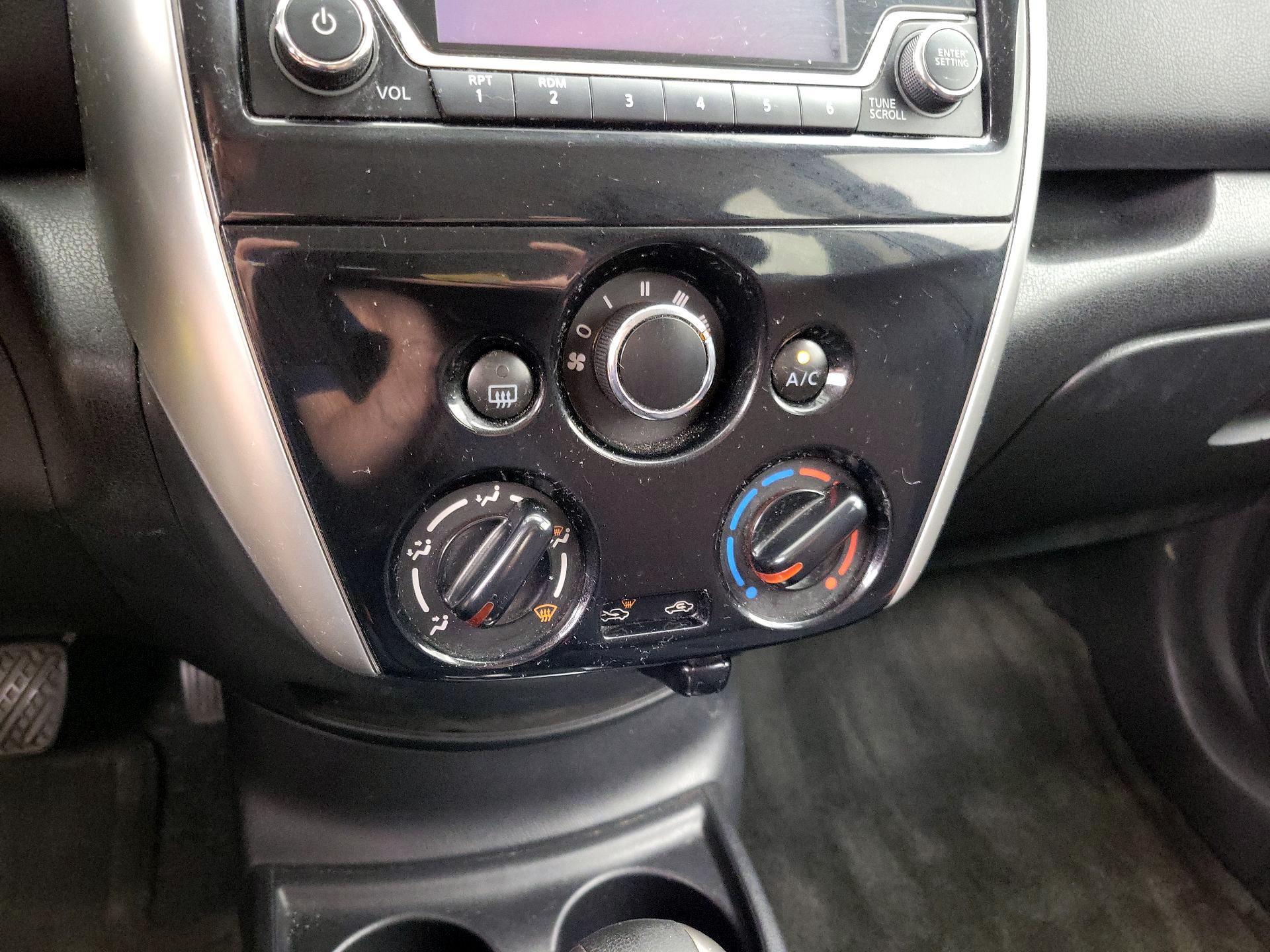 Thumbnail: 2016 Nissan Versa Note - 16