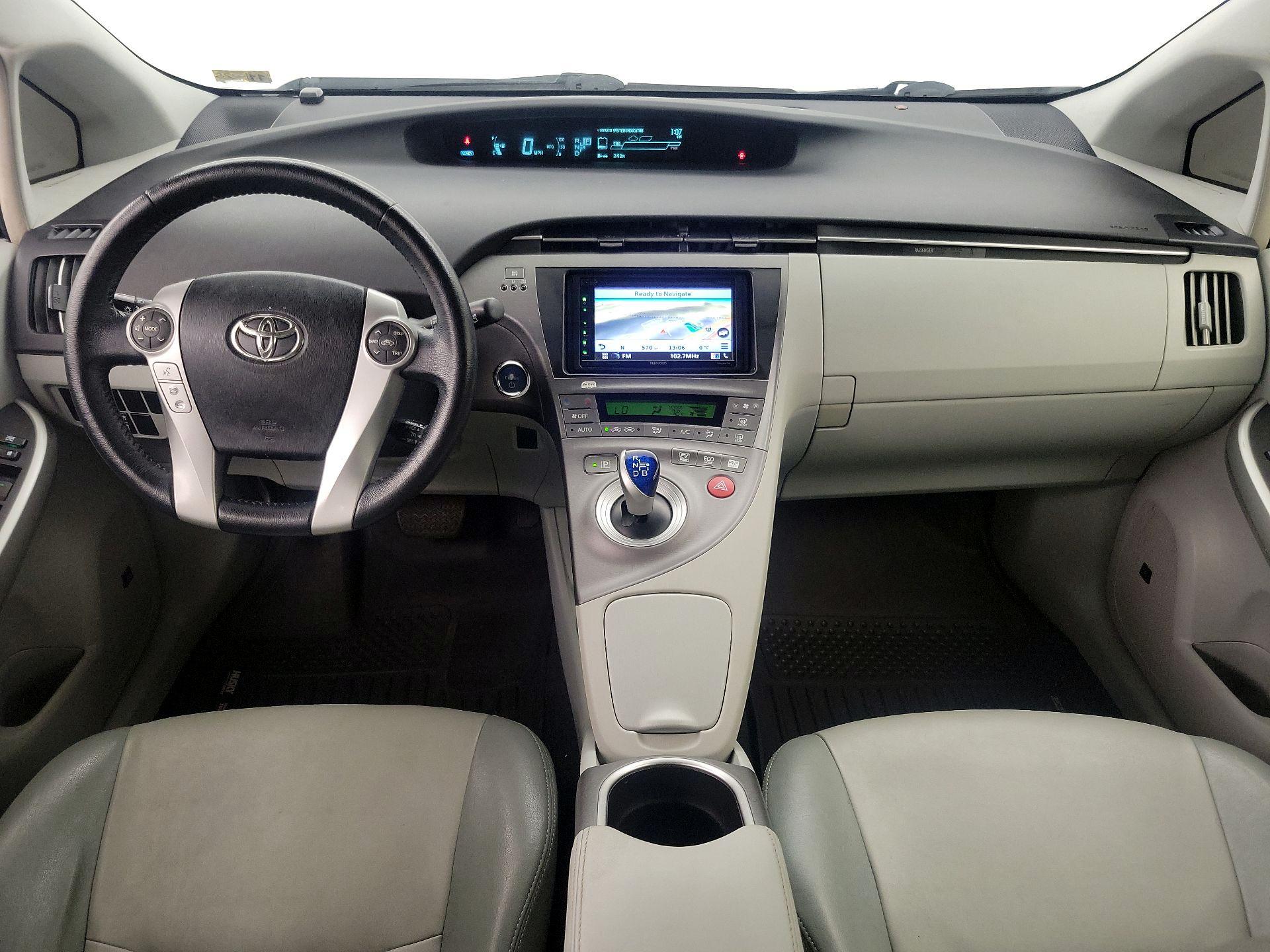 Thumbnail: 2015 Toyota Prius - 9