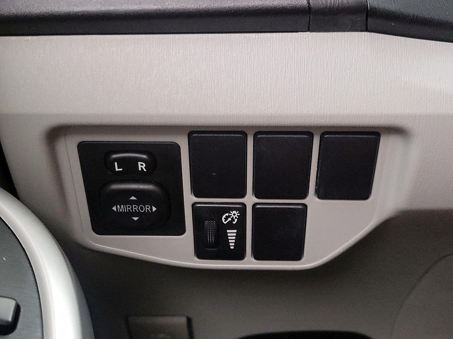Thumbnail: 2015 Toyota Prius - 13
