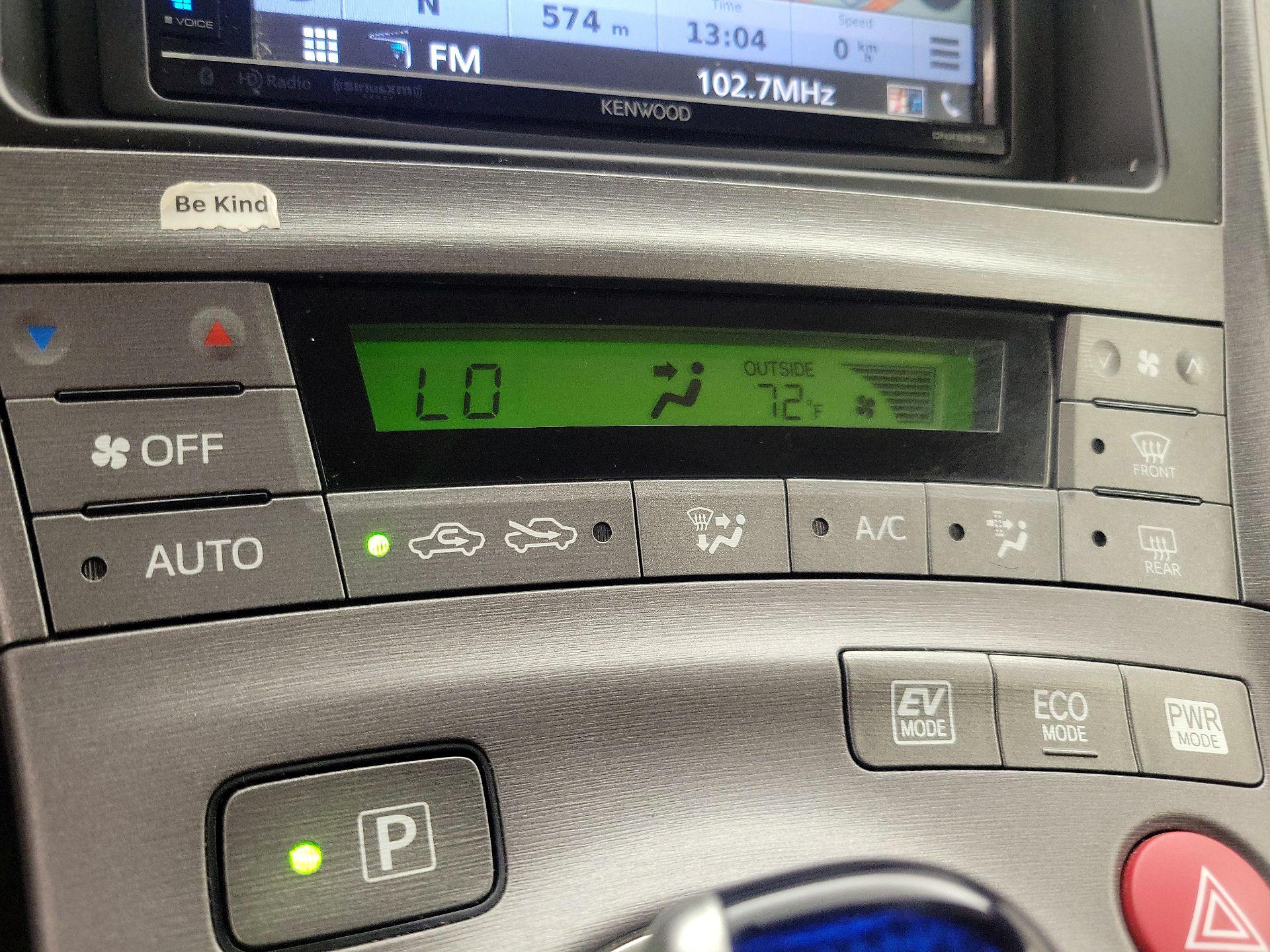 Thumbnail: 2015 Toyota Prius - 17