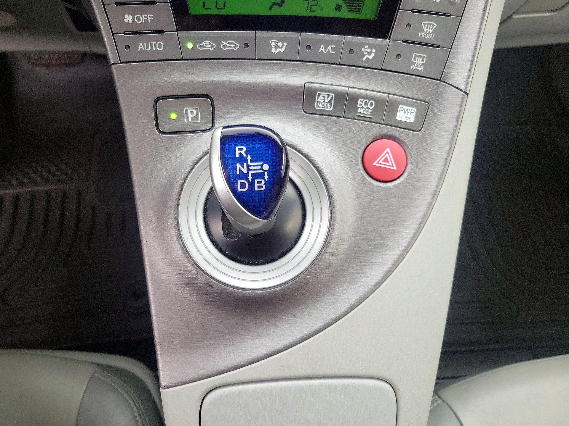 Thumbnail: 2015 Toyota Prius - 18
