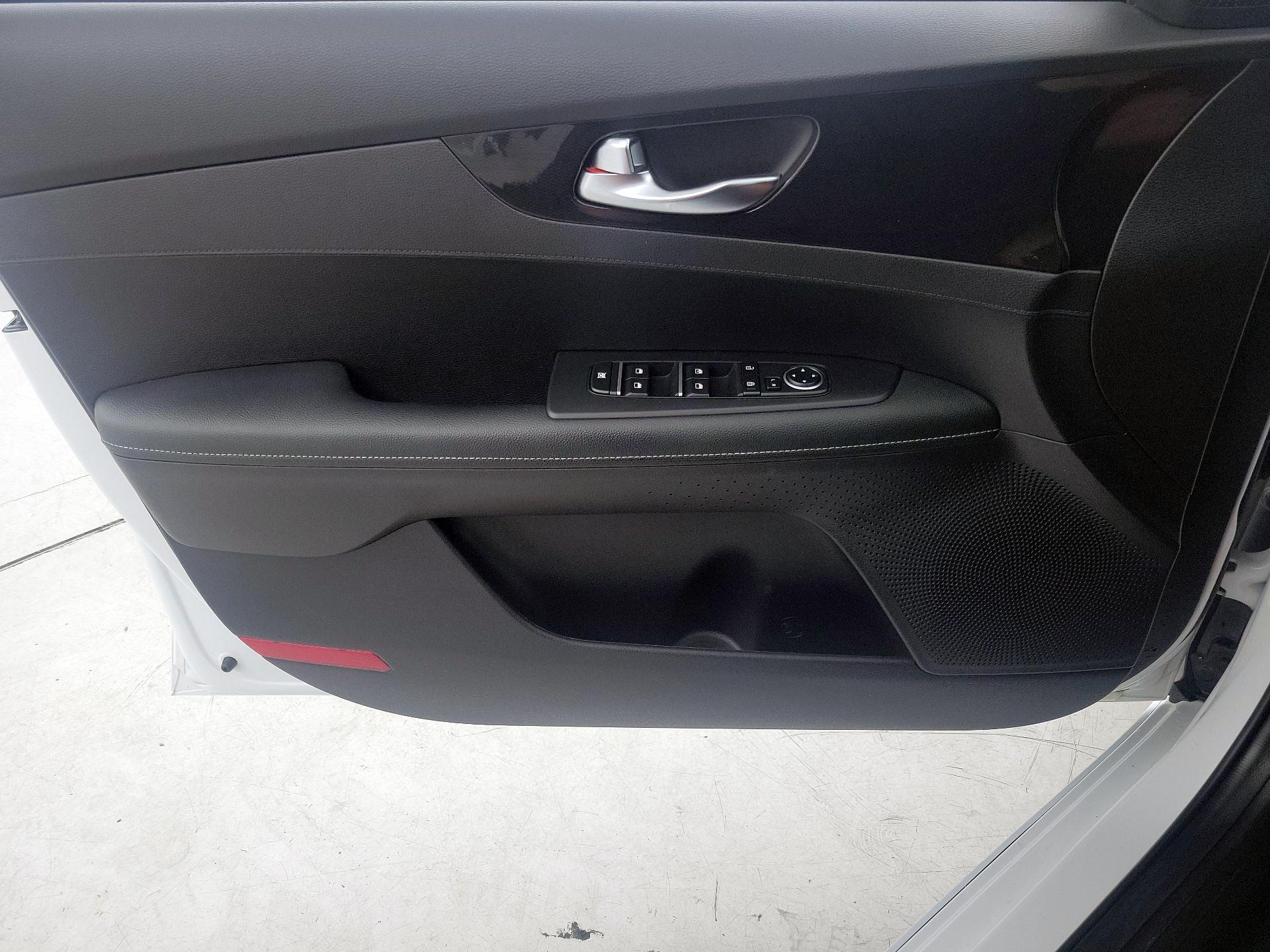 Thumbnail: 2021 Kia Forte - 12