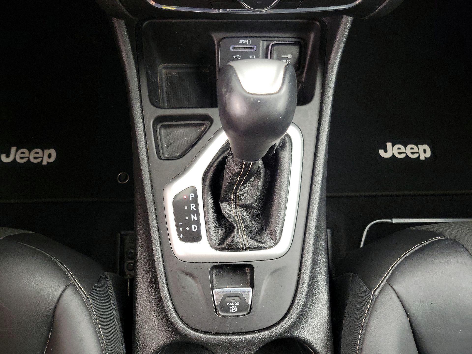 Thumbnail: 2018 Jeep Cherokee - 17