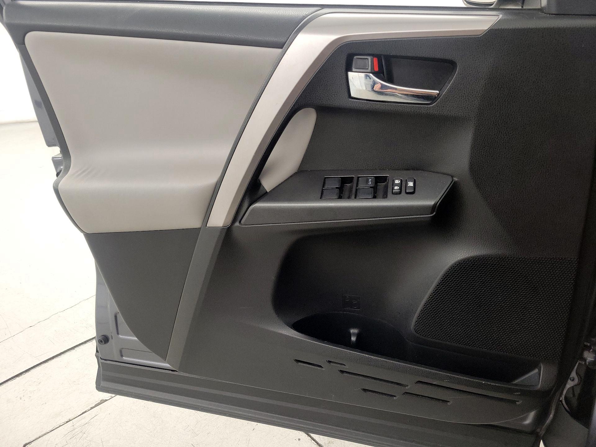Thumbnail: 2016 Toyota RAV4 - 12