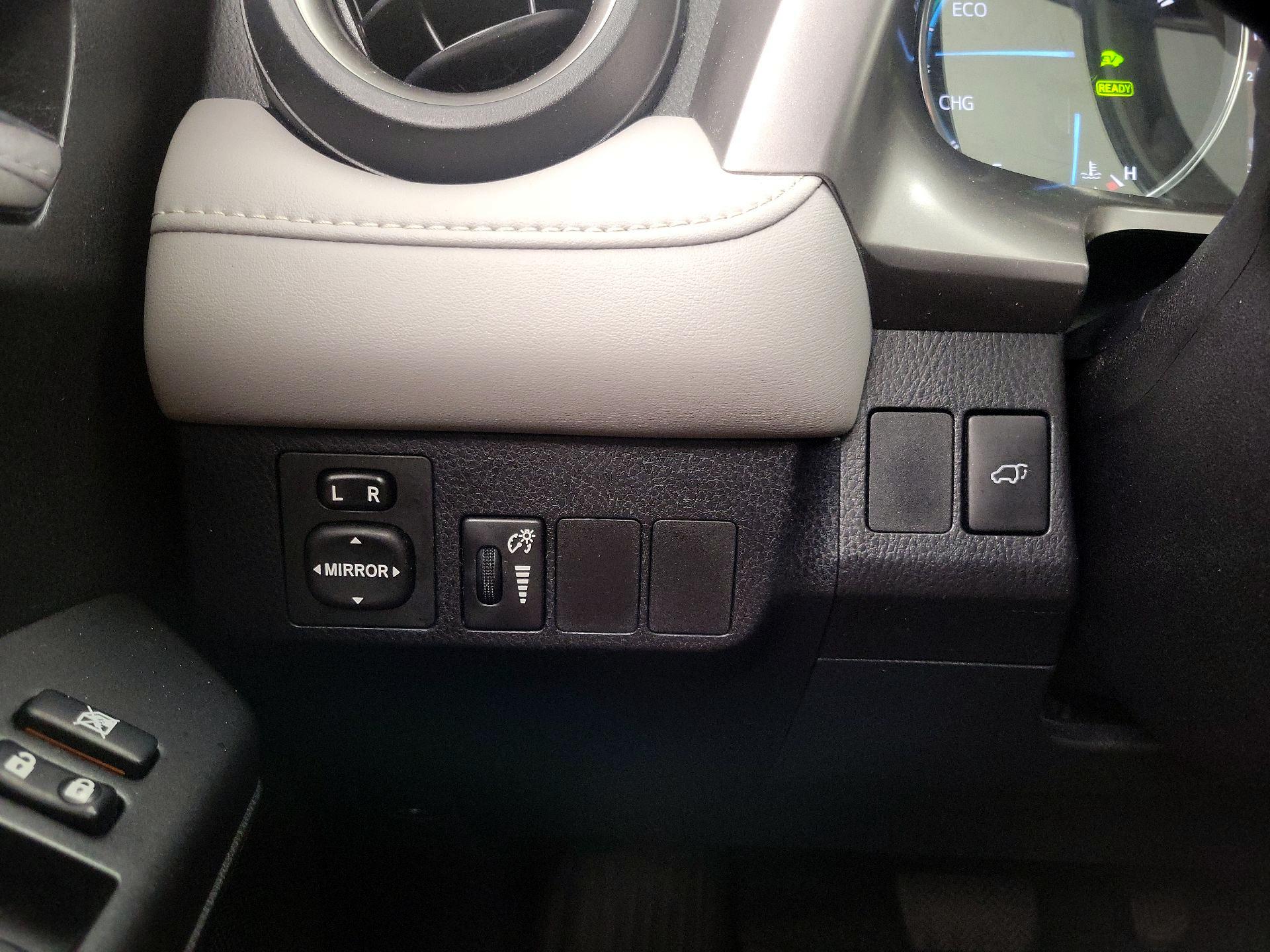 Thumbnail: 2016 Toyota RAV4 - 13