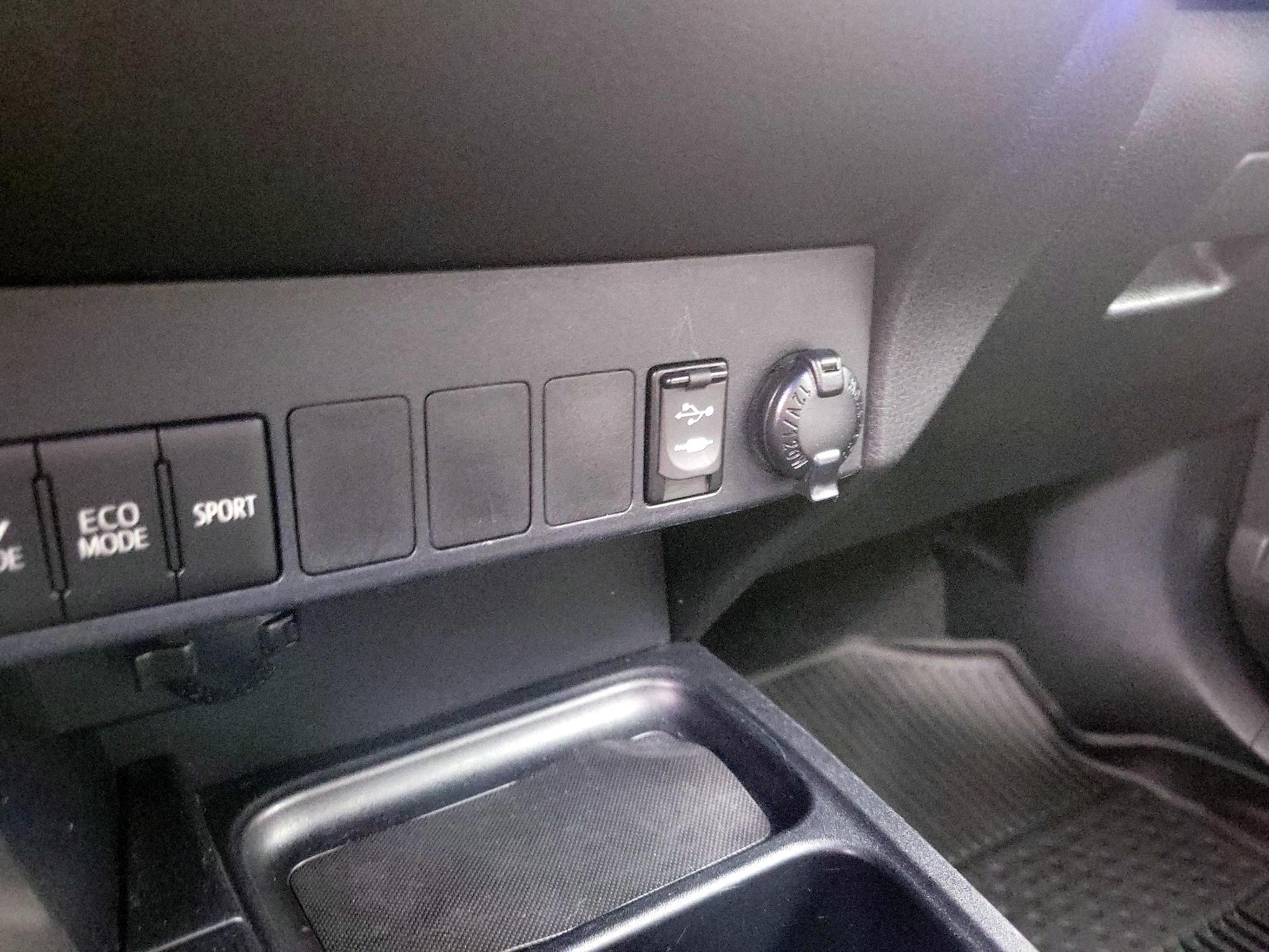 Thumbnail: 2016 Toyota RAV4 - 18