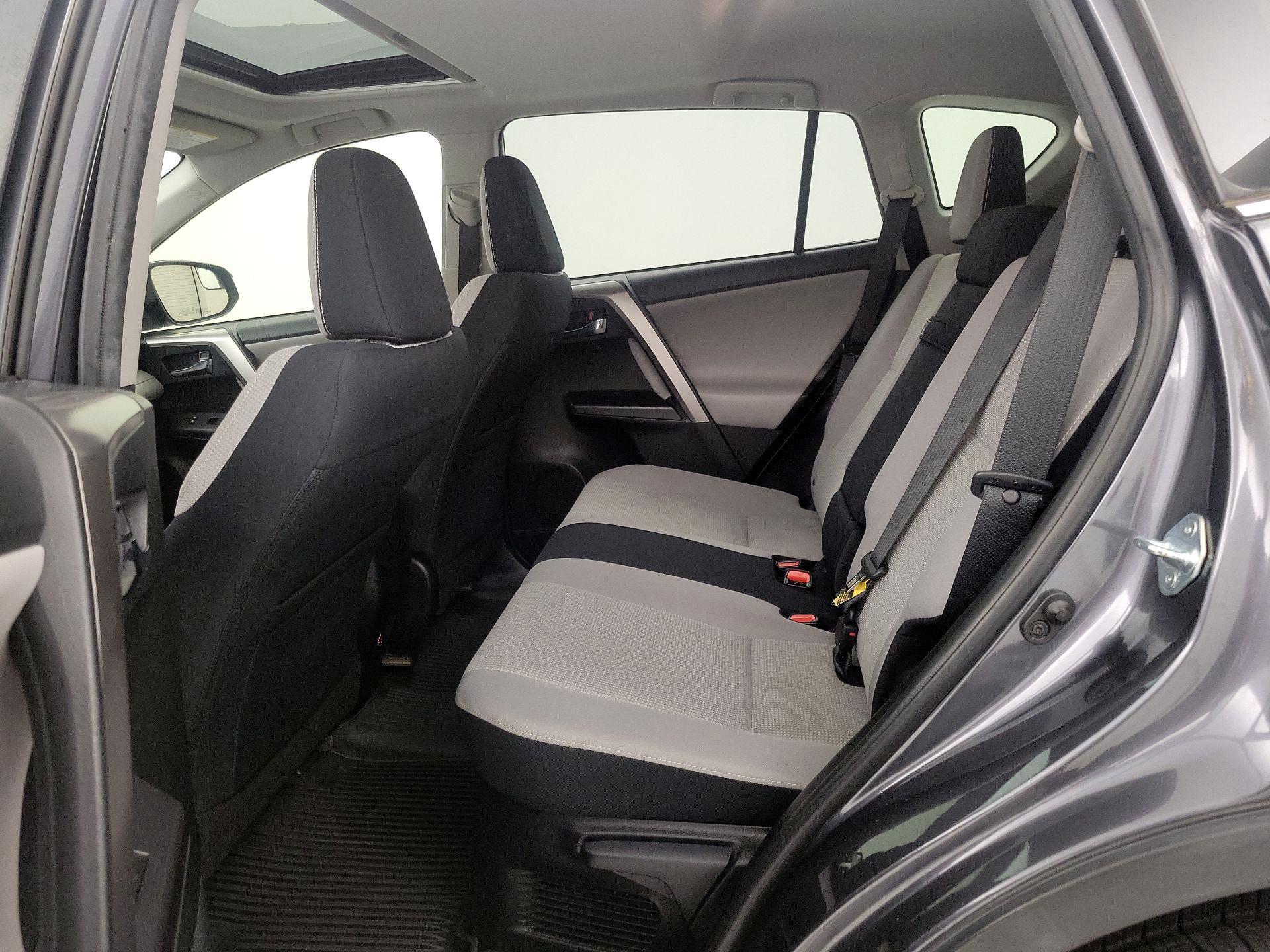 Thumbnail: 2016 Toyota RAV4 - 20