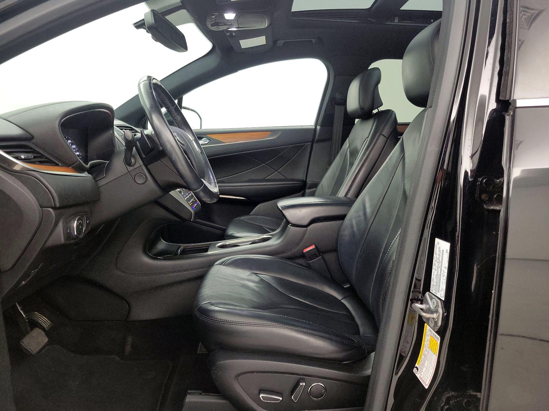 Thumbnail: 2017 Lincoln MKC - 11
