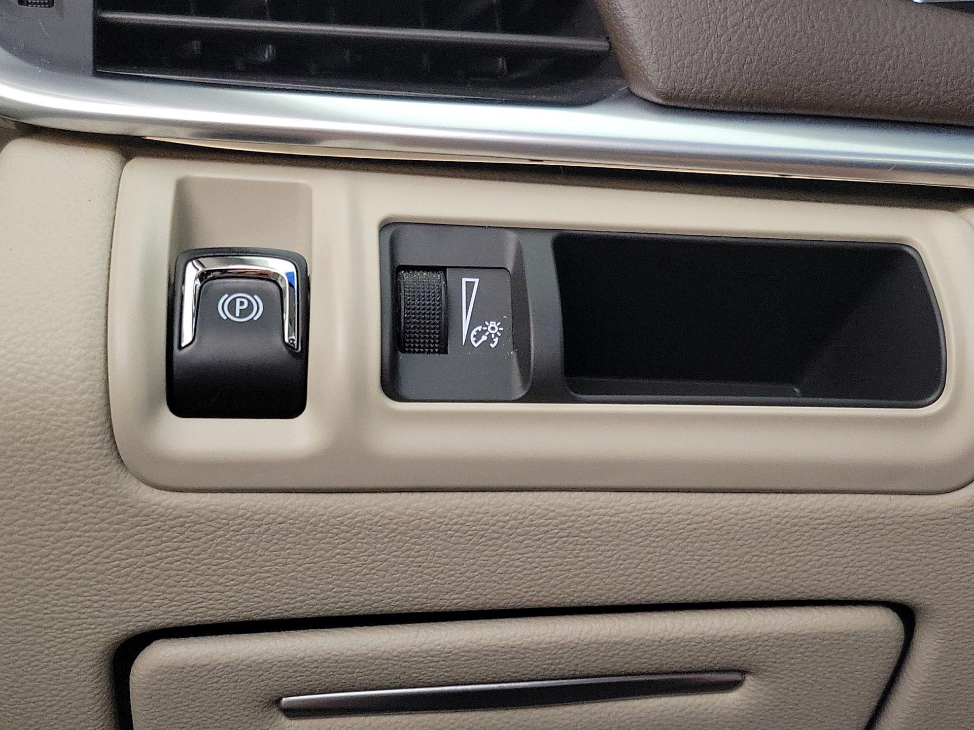 Thumbnail: 2016 Cadillac XTS - 13
