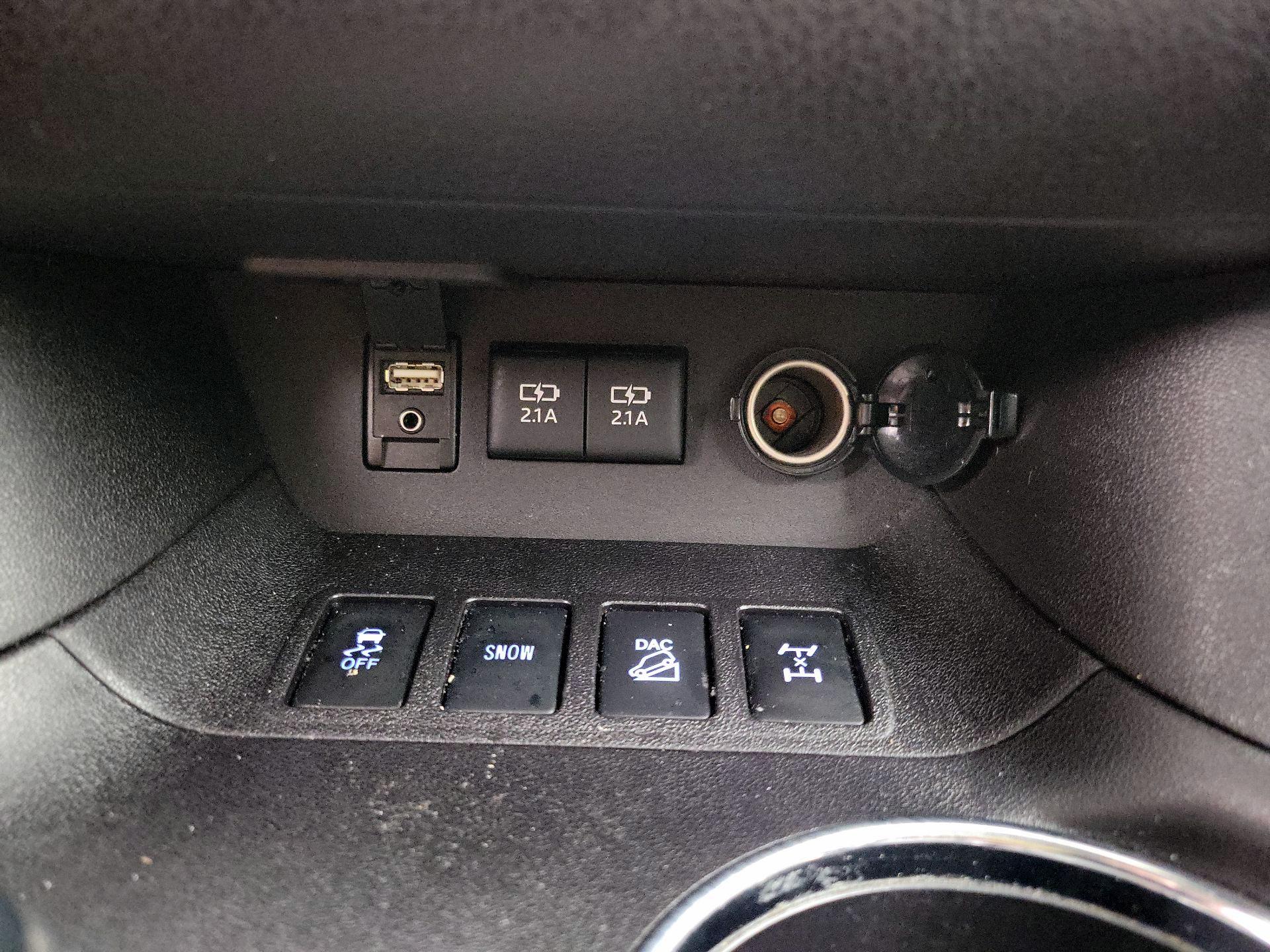 Thumbnail: 2018 Toyota Highlander - 18