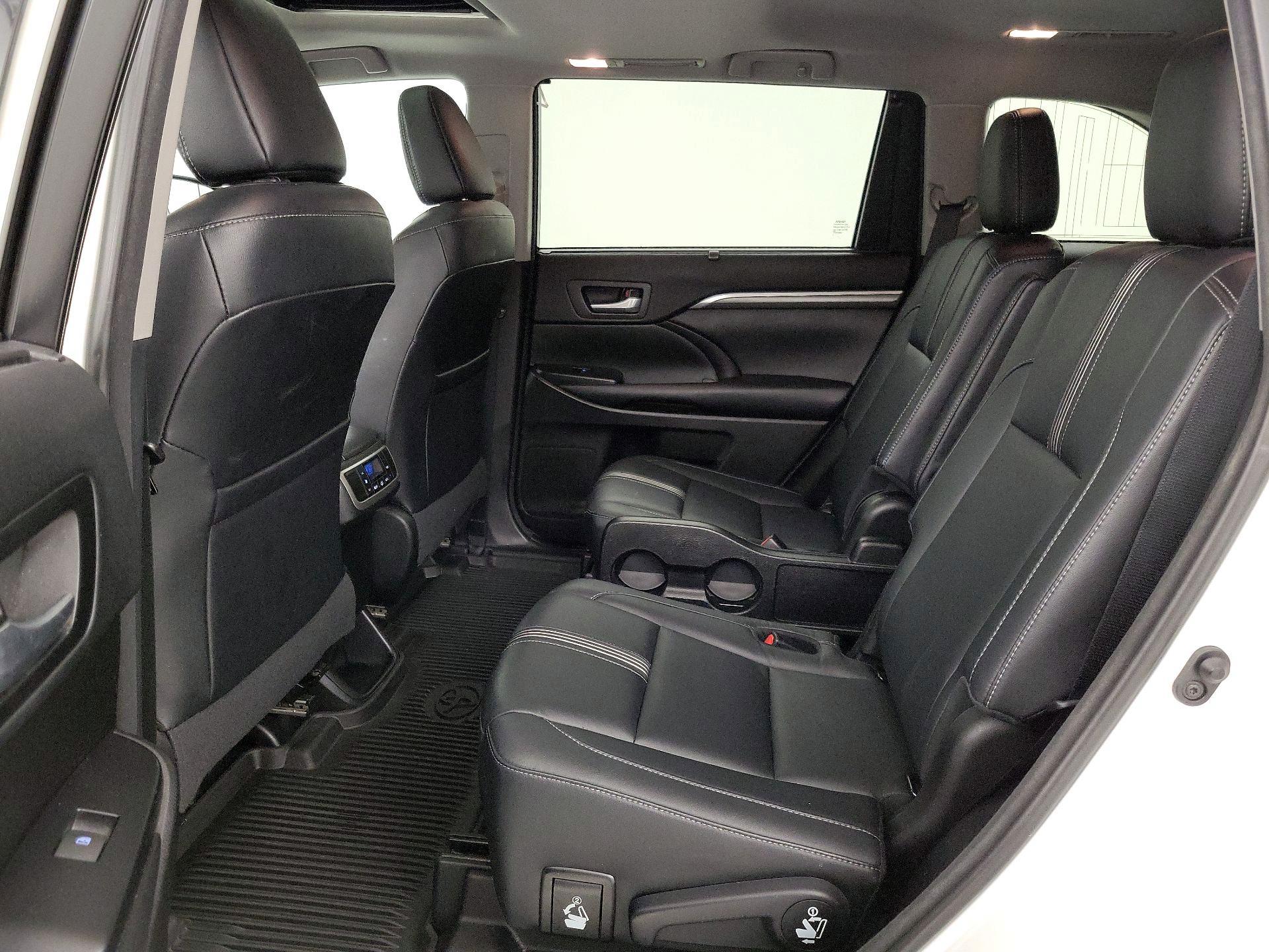 Thumbnail: 2018 Toyota Highlander - 20