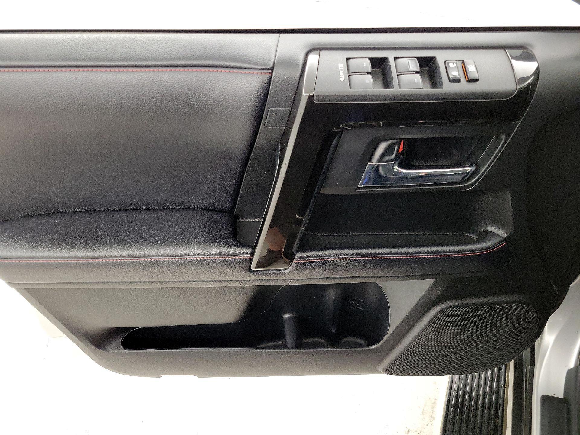 Thumbnail: 2019 Toyota 4Runner - 12