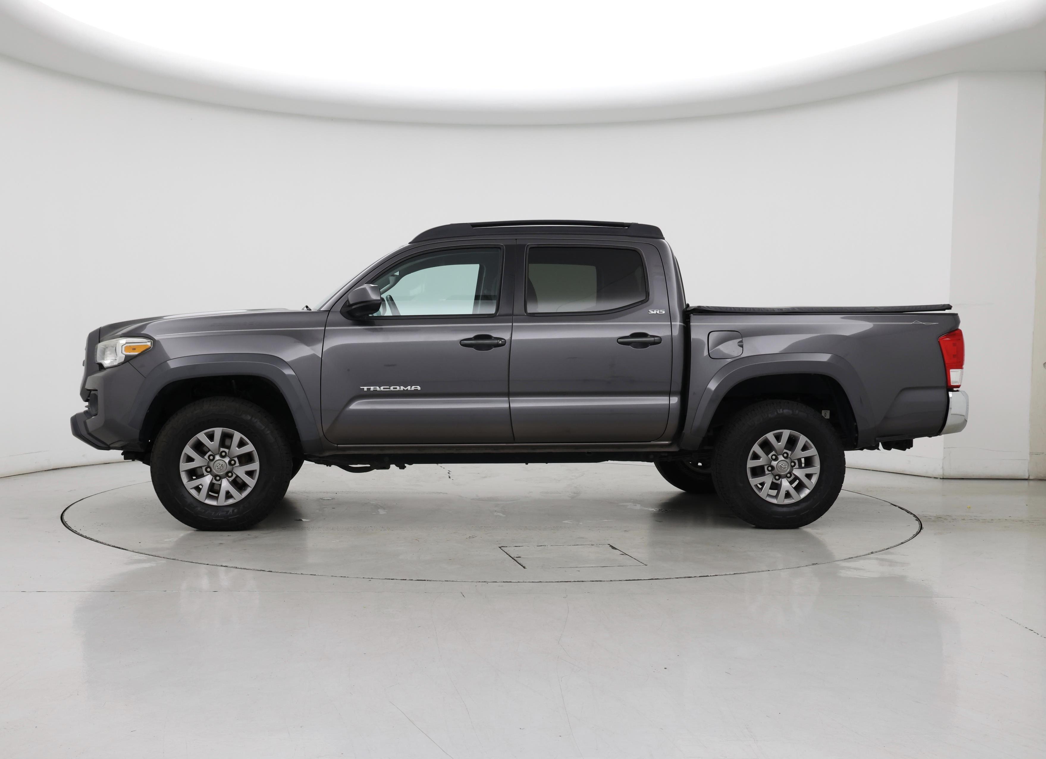 Thumbnail: 2017 Toyota Tacoma - 3