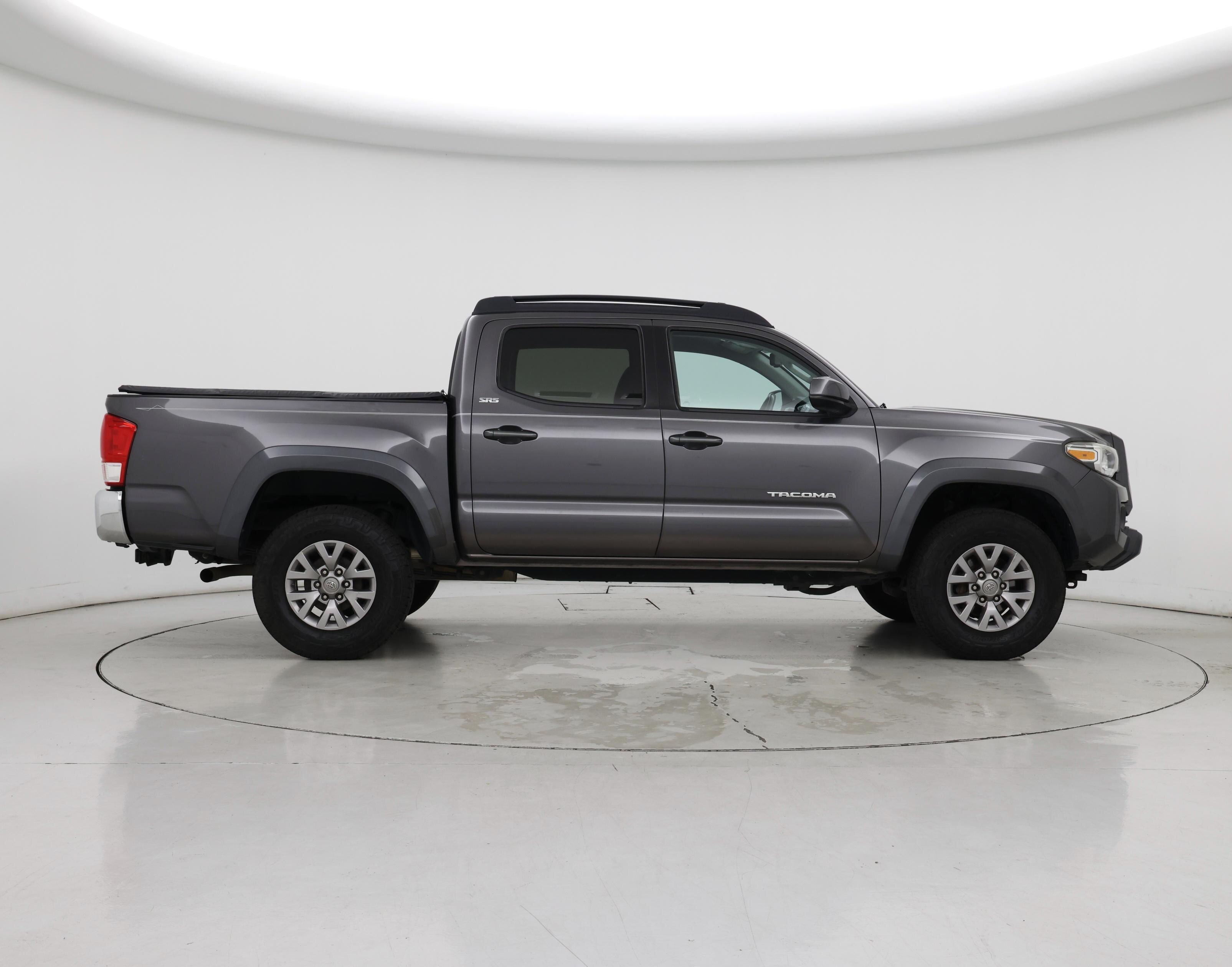 Thumbnail: 2017 Toyota Tacoma - 7