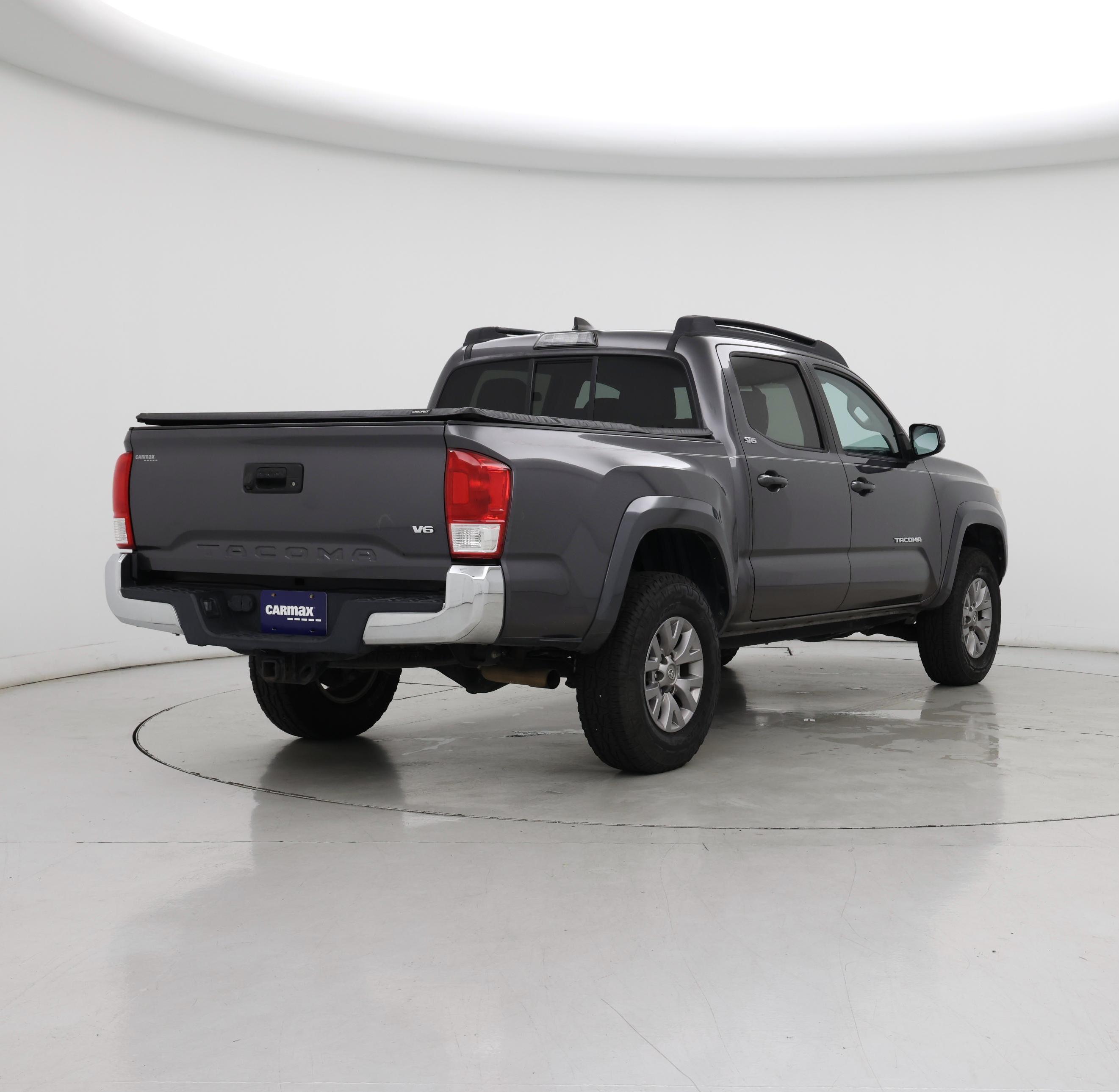 Thumbnail: 2017 Toyota Tacoma - 8