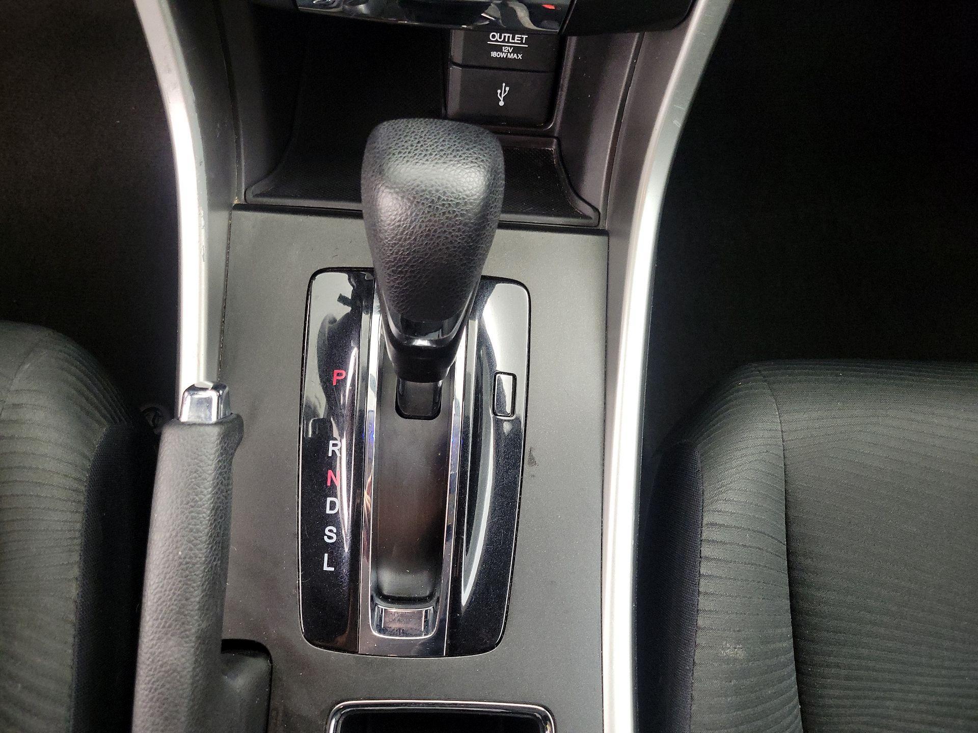 Thumbnail: 2015 Honda Accord - 17