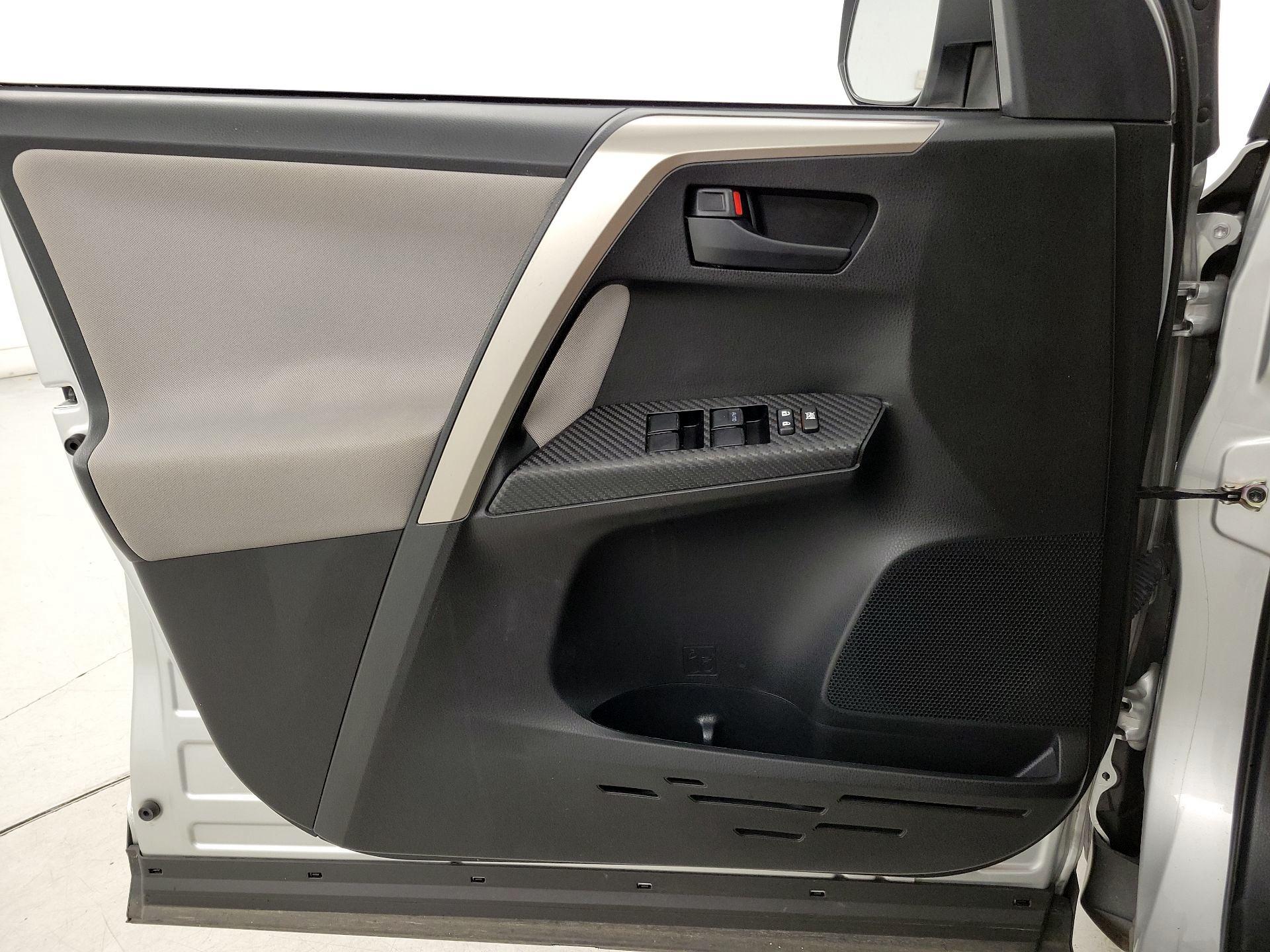 Thumbnail: 2015 Toyota RAV4 - 12