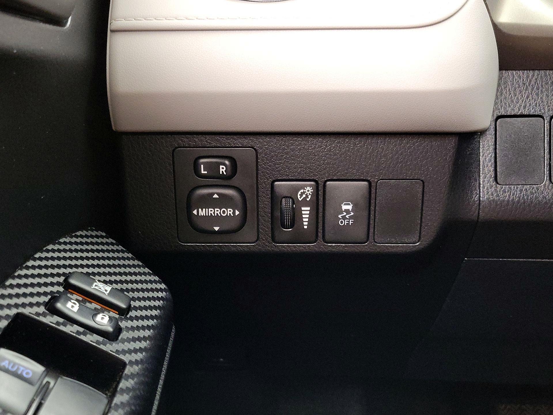 Thumbnail: 2015 Toyota RAV4 - 13