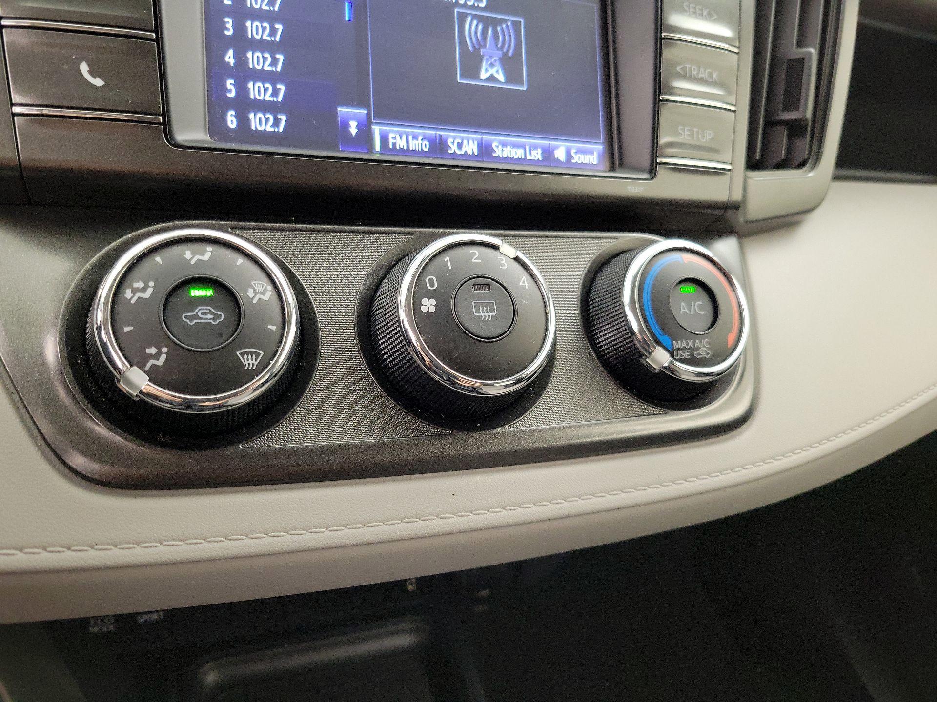 Thumbnail: 2015 Toyota RAV4 - 16