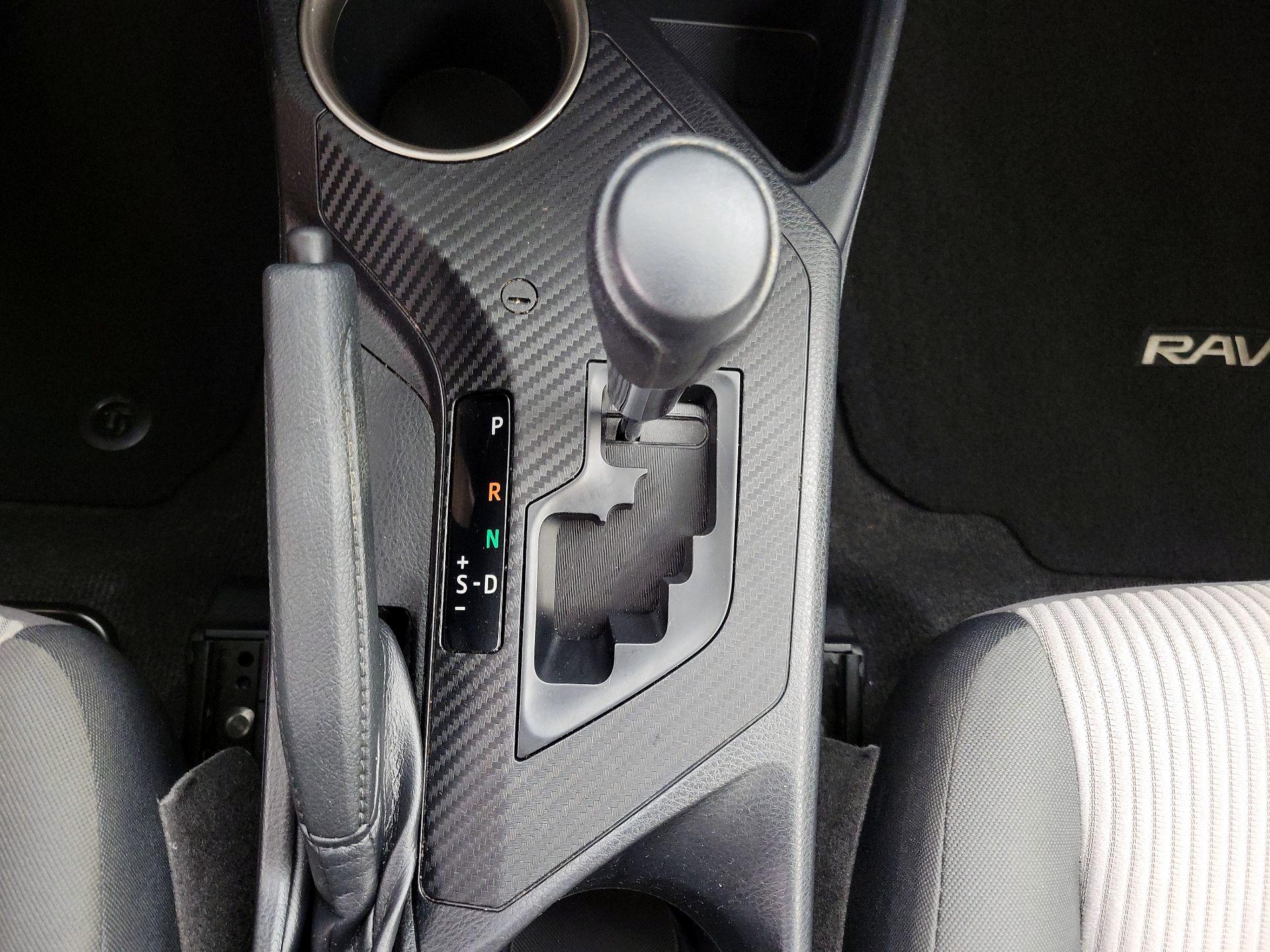 Thumbnail: 2015 Toyota RAV4 - 17