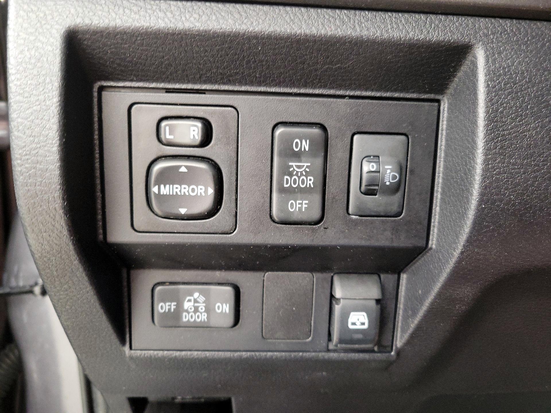 Thumbnail: 2016 Toyota Tundra - 13