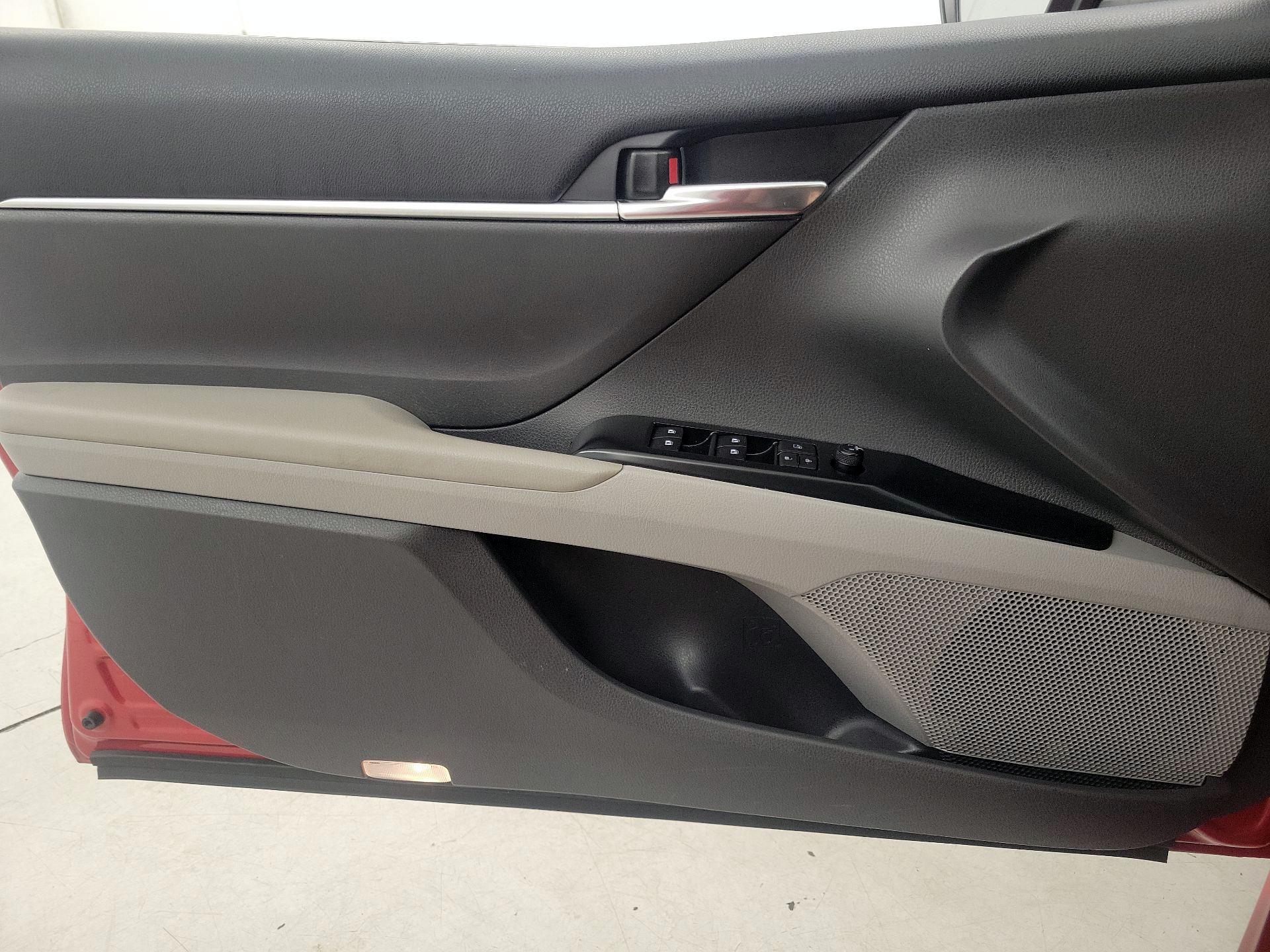 Thumbnail: 2019 Toyota Camry - 12