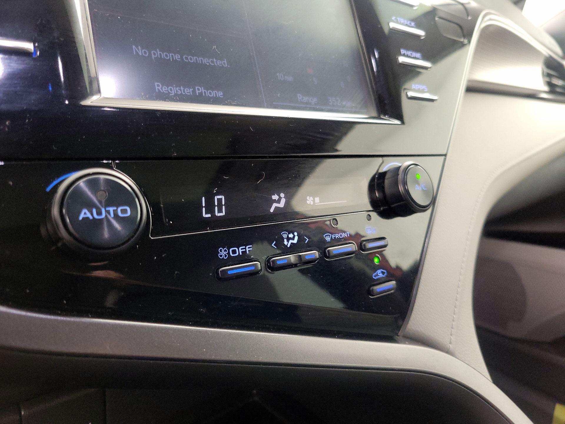 Thumbnail: 2019 Toyota Camry - 16