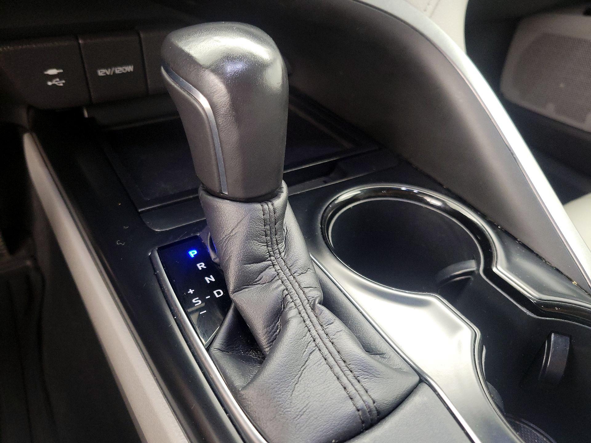 Thumbnail: 2019 Toyota Camry - 17