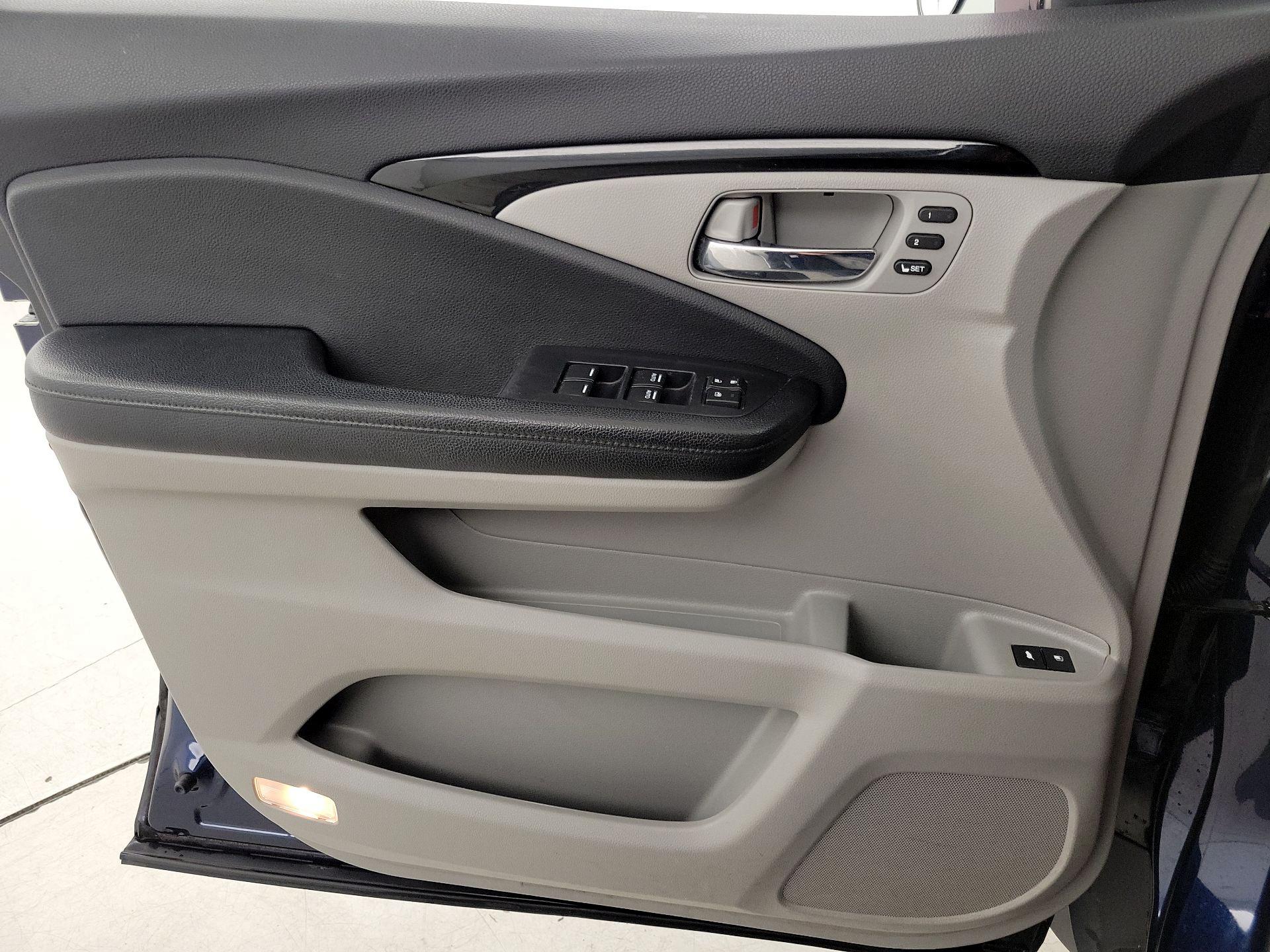 Thumbnail: 2019 Honda Pilot - 12