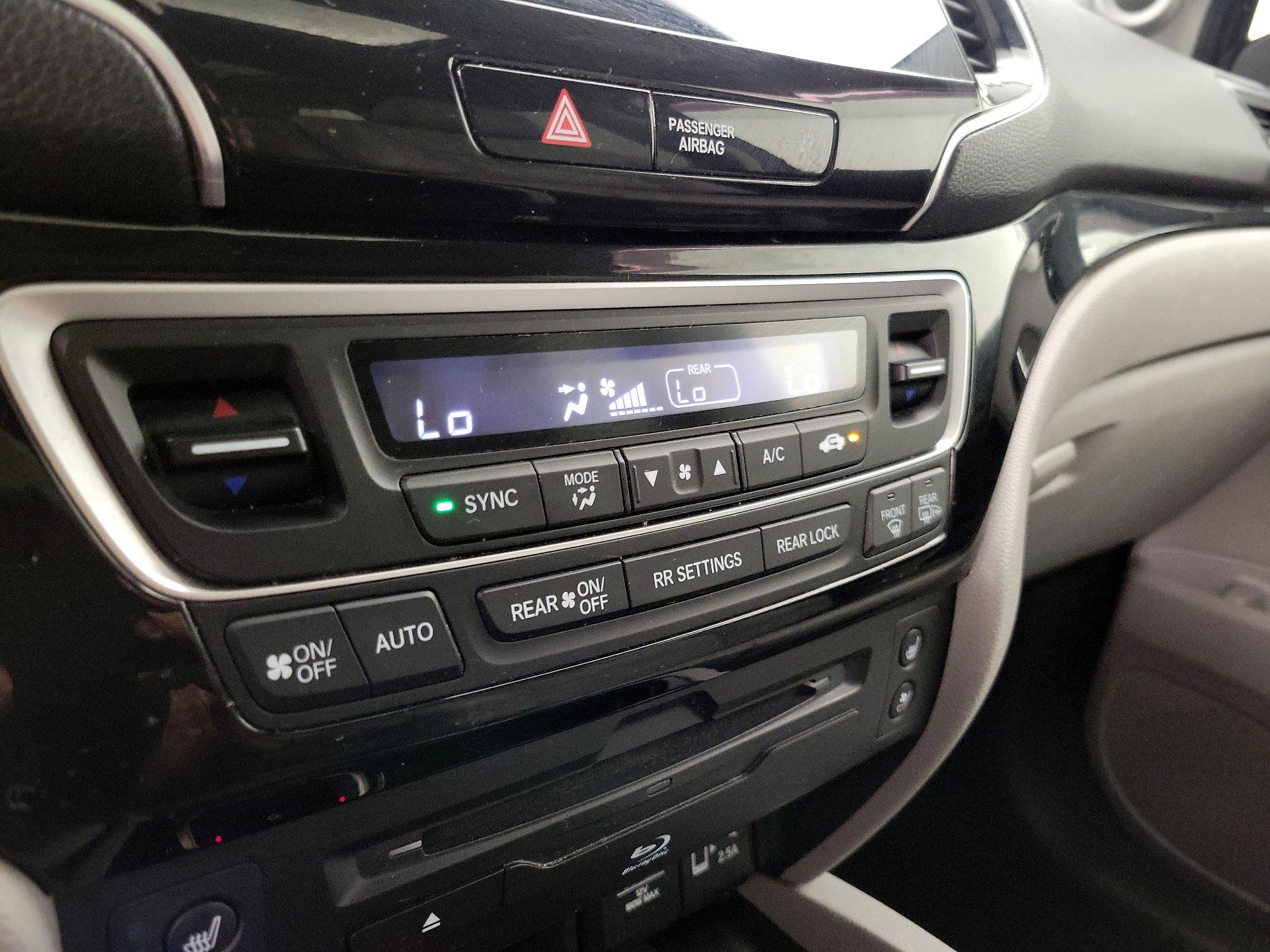 Thumbnail: 2019 Honda Pilot - 16
