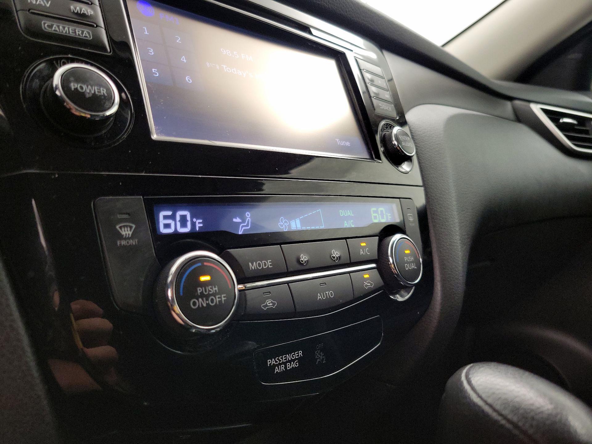 Thumbnail: 2016 Nissan Rogue - 17