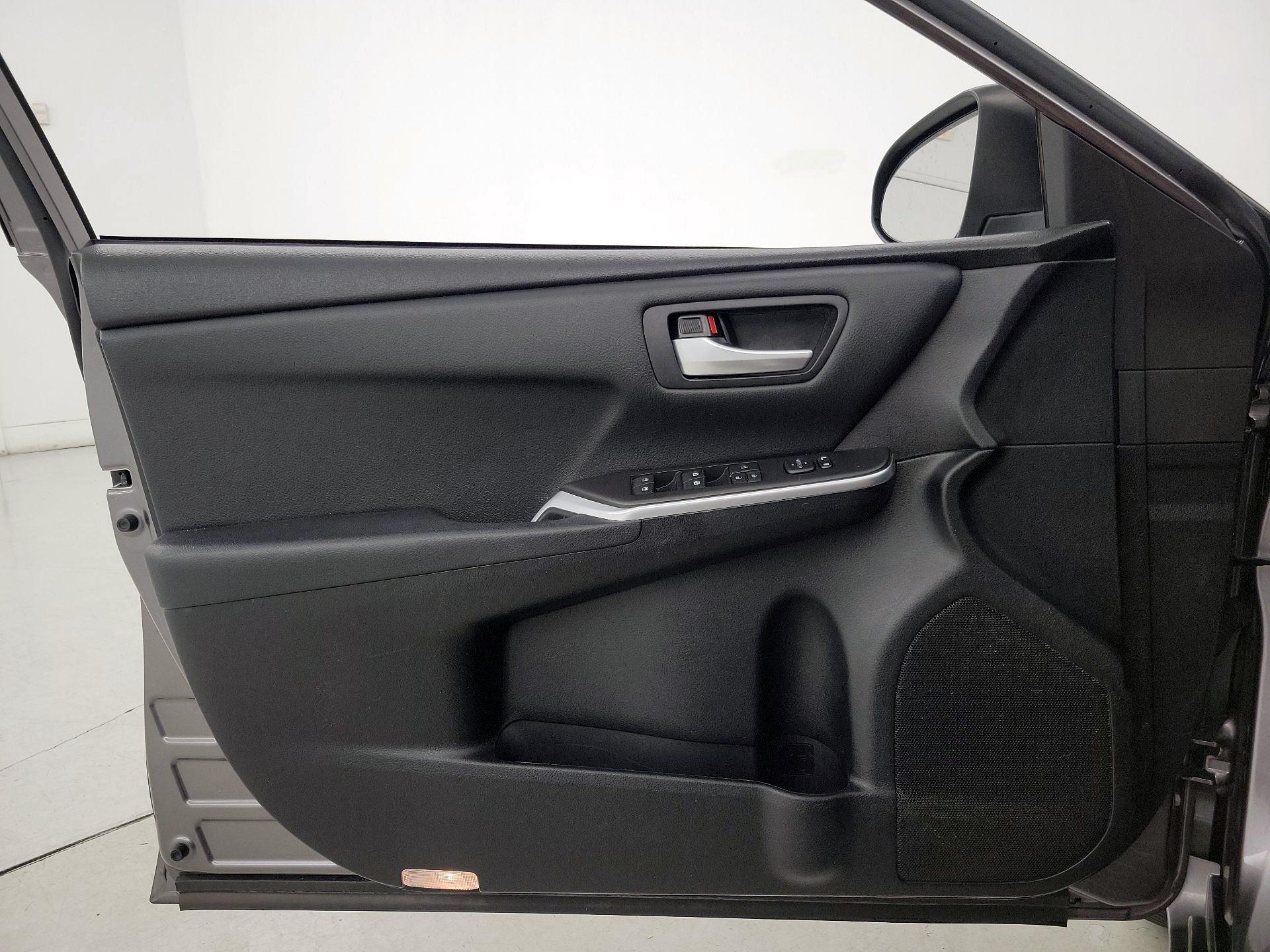 Thumbnail: 2015 Toyota Camry - 12