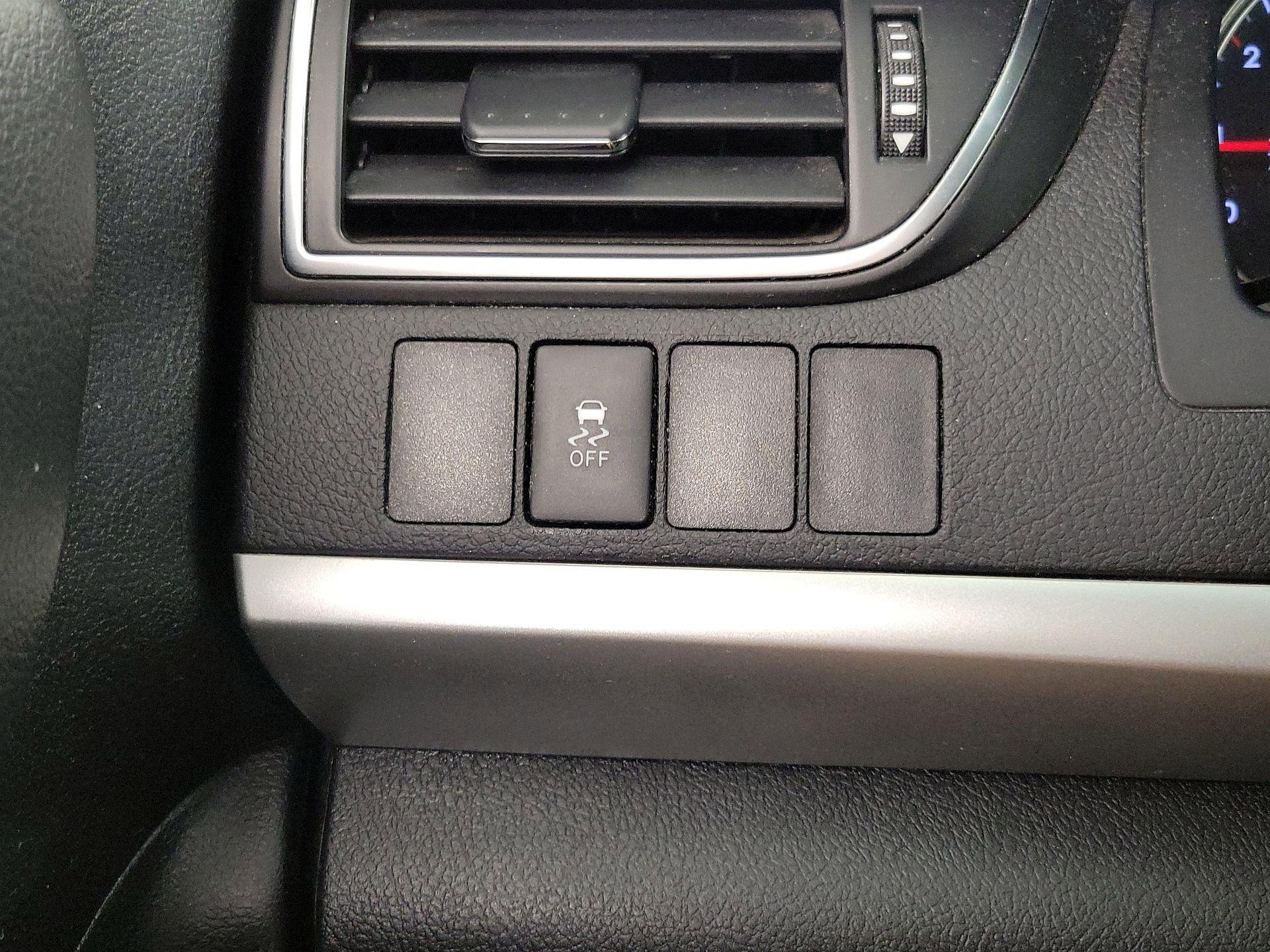 Thumbnail: 2015 Toyota Camry - 13