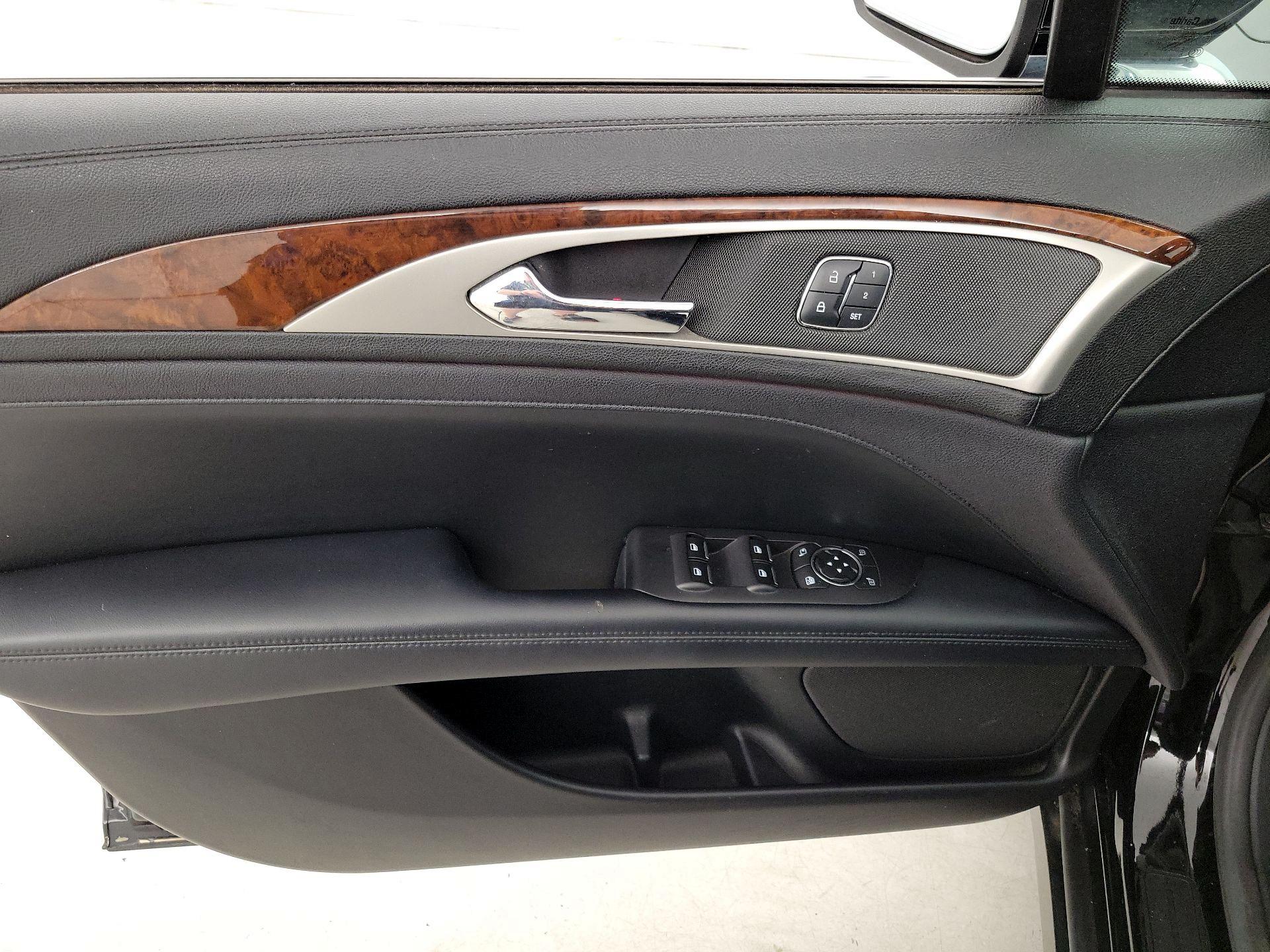 Thumbnail: 2017 Lincoln MKZ - 12