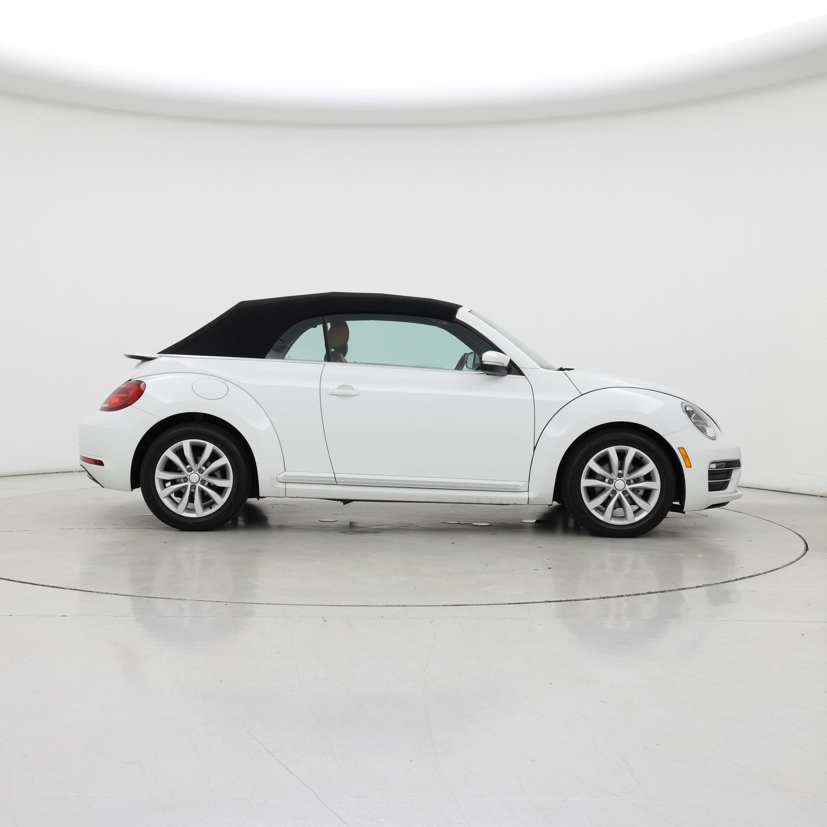Thumbnail: 2017 Volkswagen Beetle - 7