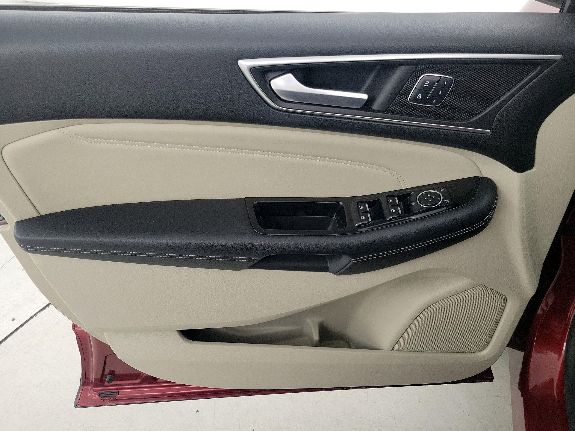 Thumbnail: 2015 Ford Edge - 12