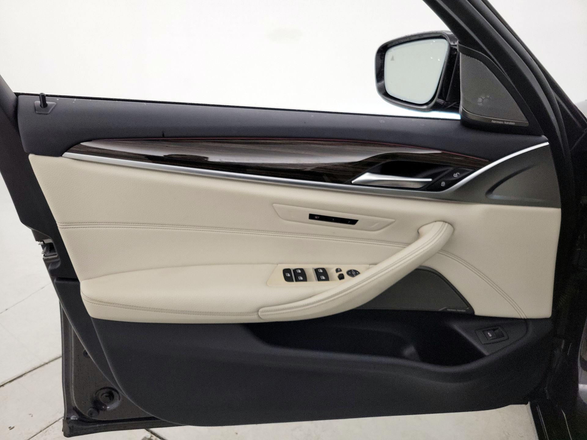 Thumbnail: 2021 BMW 5 Series - 12