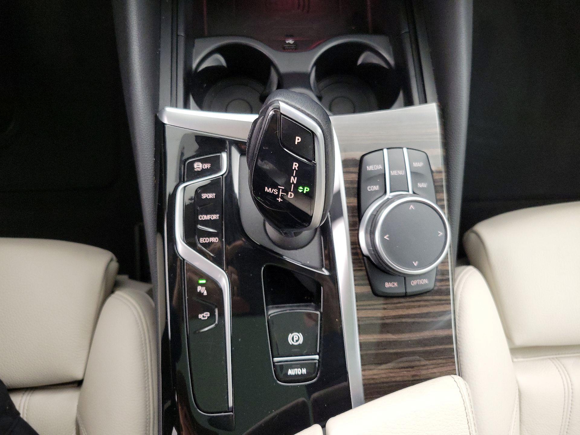 Thumbnail: 2021 BMW 5 Series - 18
