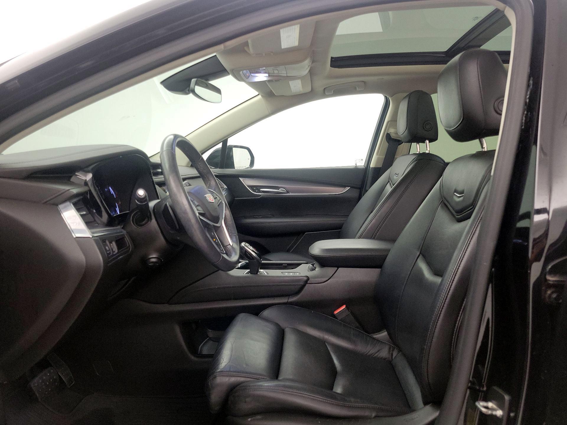Thumbnail: 2017 Cadillac XT5 - 11