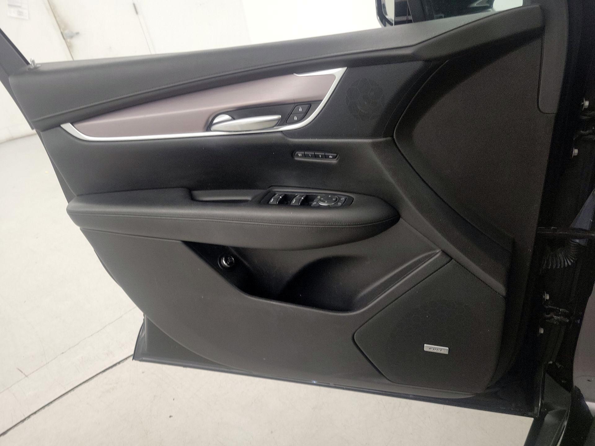 Thumbnail: 2017 Cadillac XT5 - 12