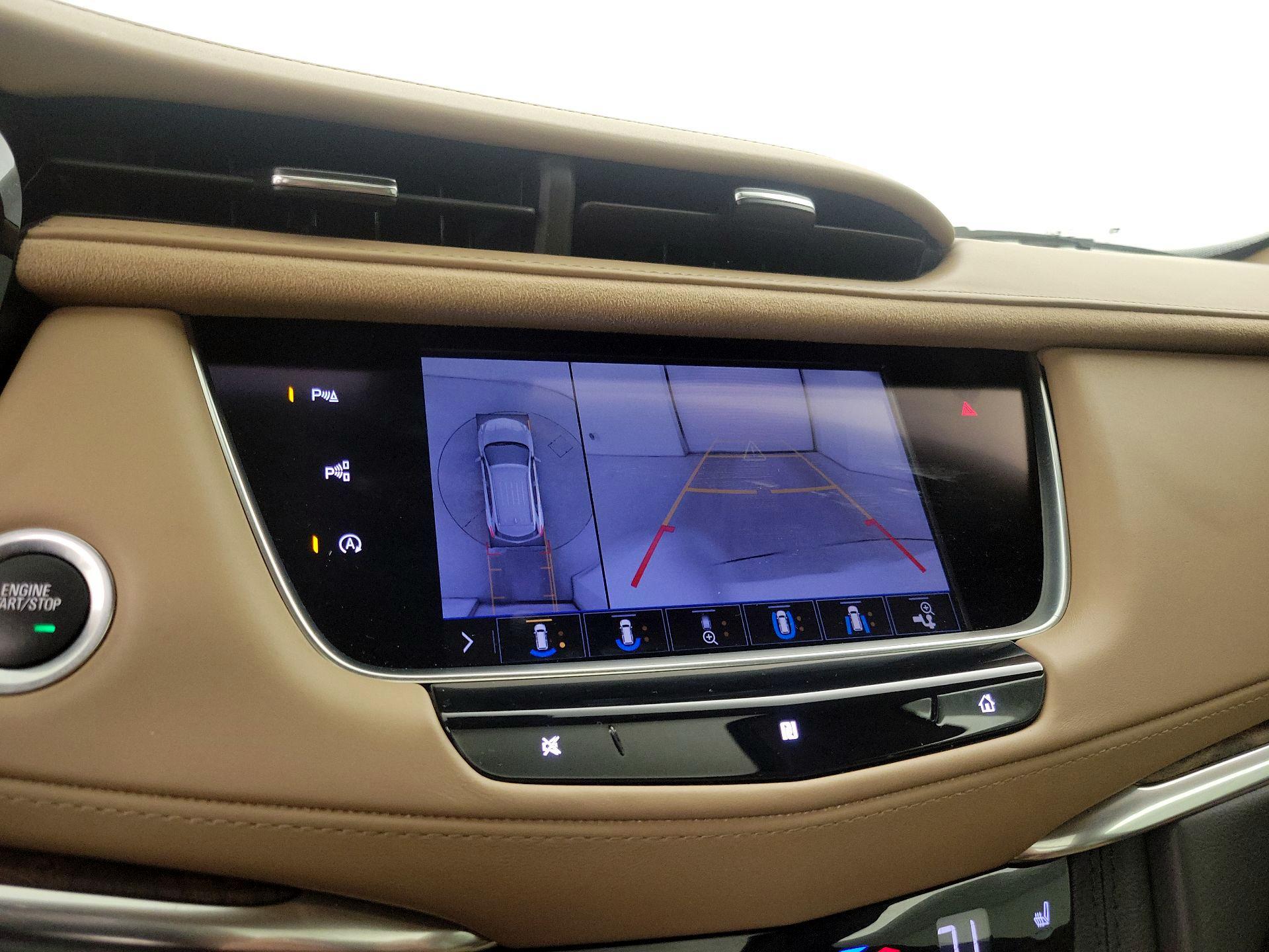 Thumbnail: 2020 Cadillac XT5 - 14