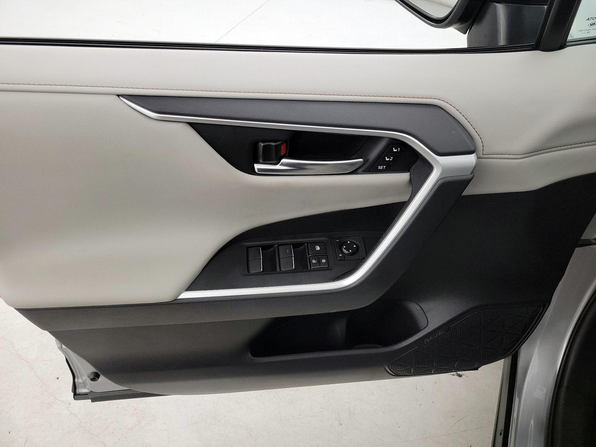 Thumbnail: 2019 Toyota RAV4 - 12