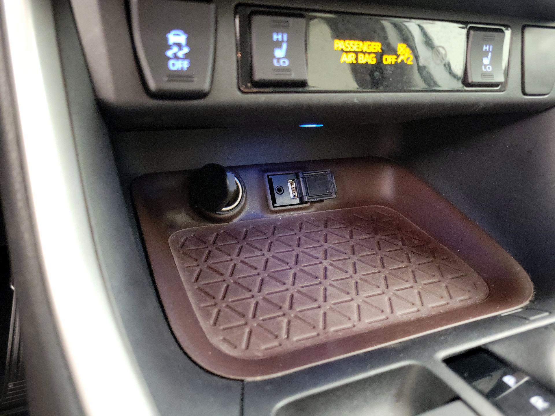 Thumbnail: 2019 Toyota RAV4 - 19