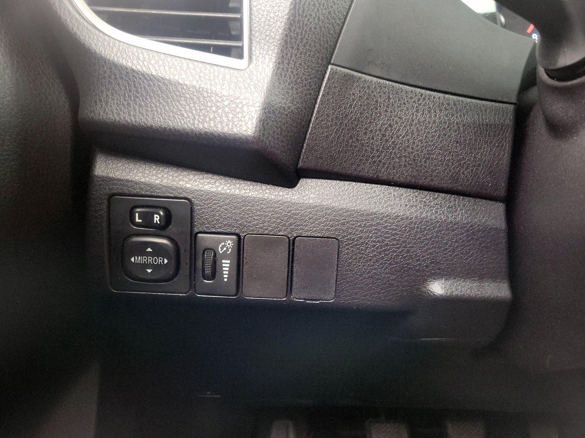 Thumbnail: 2016 Toyota Corolla - 13