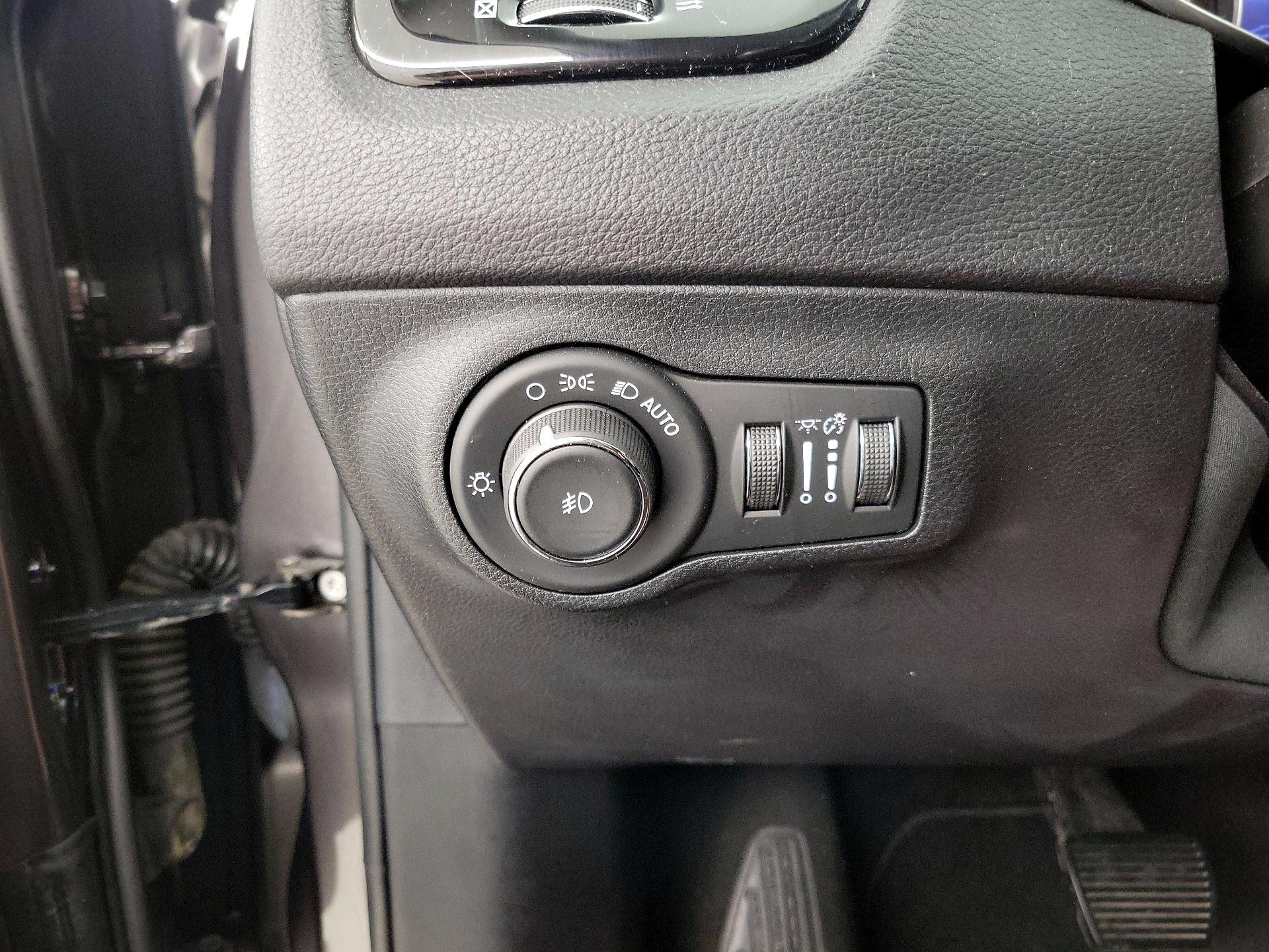 Thumbnail: 2018 Jeep Compass - 13