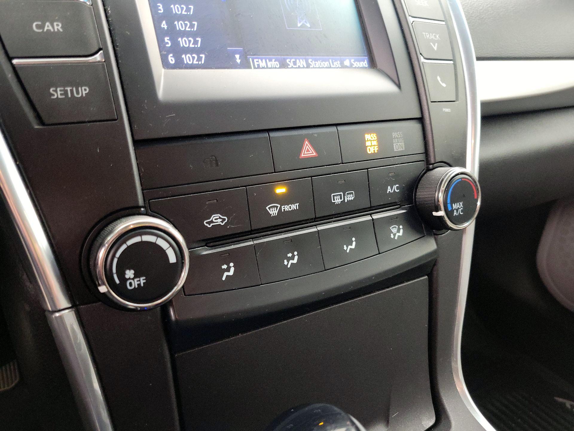 Thumbnail: 2015 Toyota Camry - 16