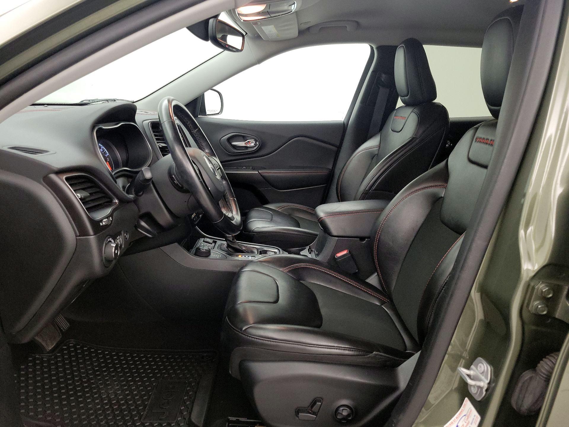 Thumbnail: 2020 Jeep Cherokee - 11