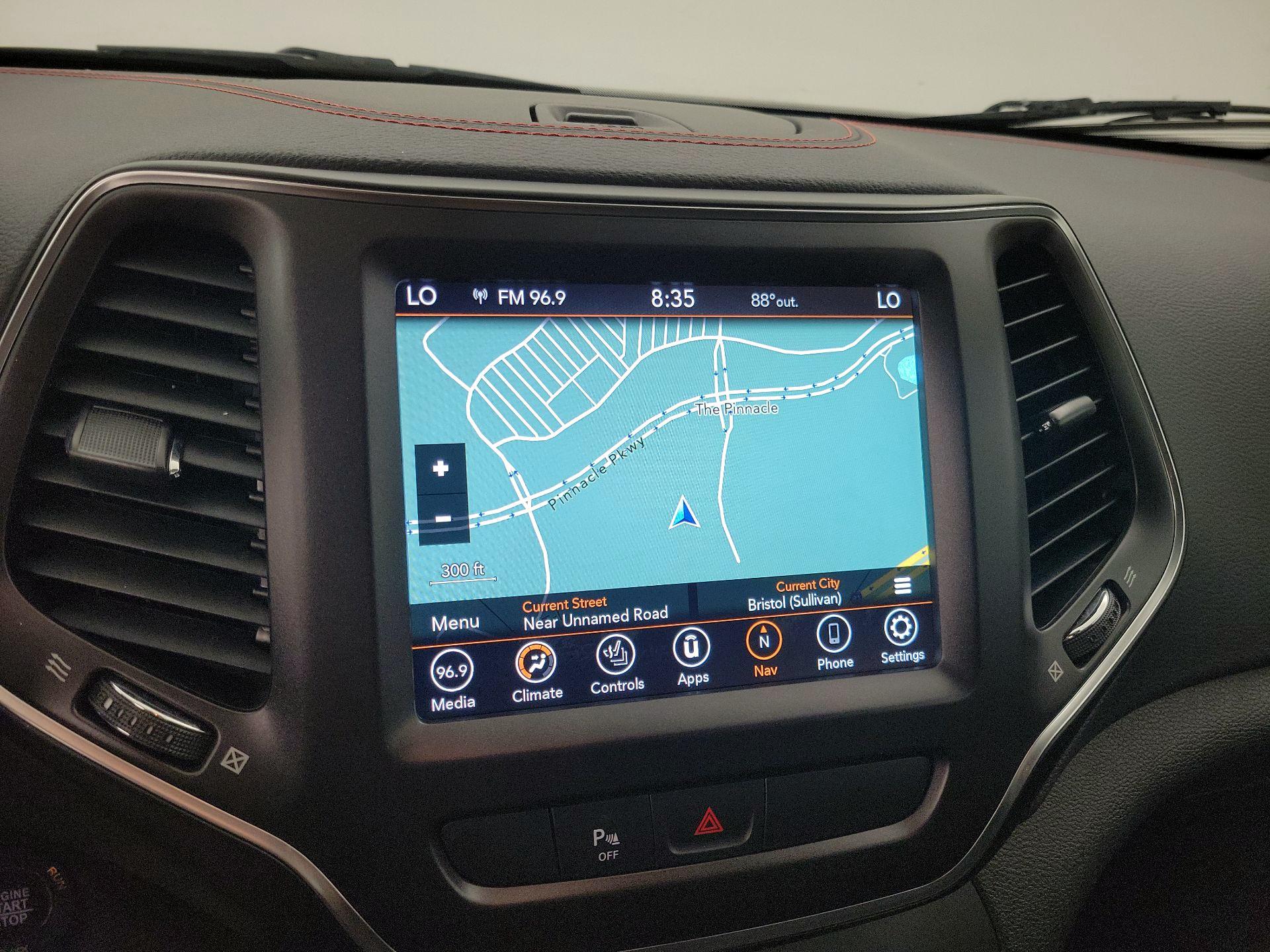 Thumbnail: 2020 Jeep Cherokee - 14