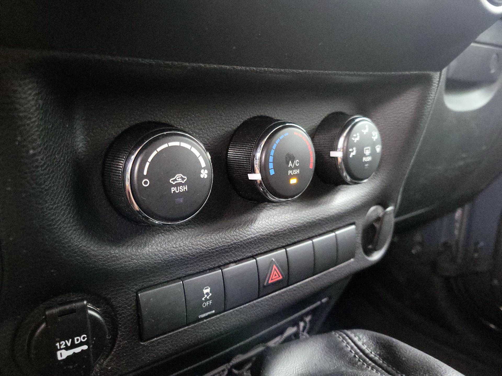 Thumbnail: 2018 Jeep Wrangler - 14