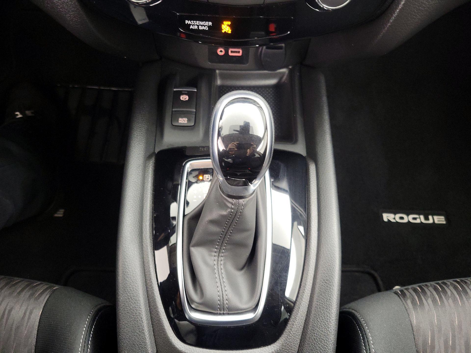 Thumbnail: 2020 Nissan Rogue - 18